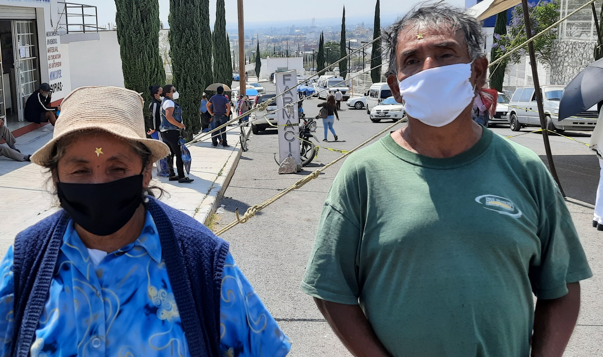 Premian a abuelitos con estrellitas tras vacunarse en Tecamachalco