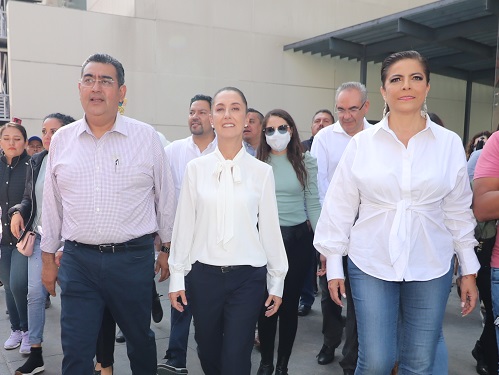 Reconoce Sheimbaum política económica de Barbosa en Puebla
