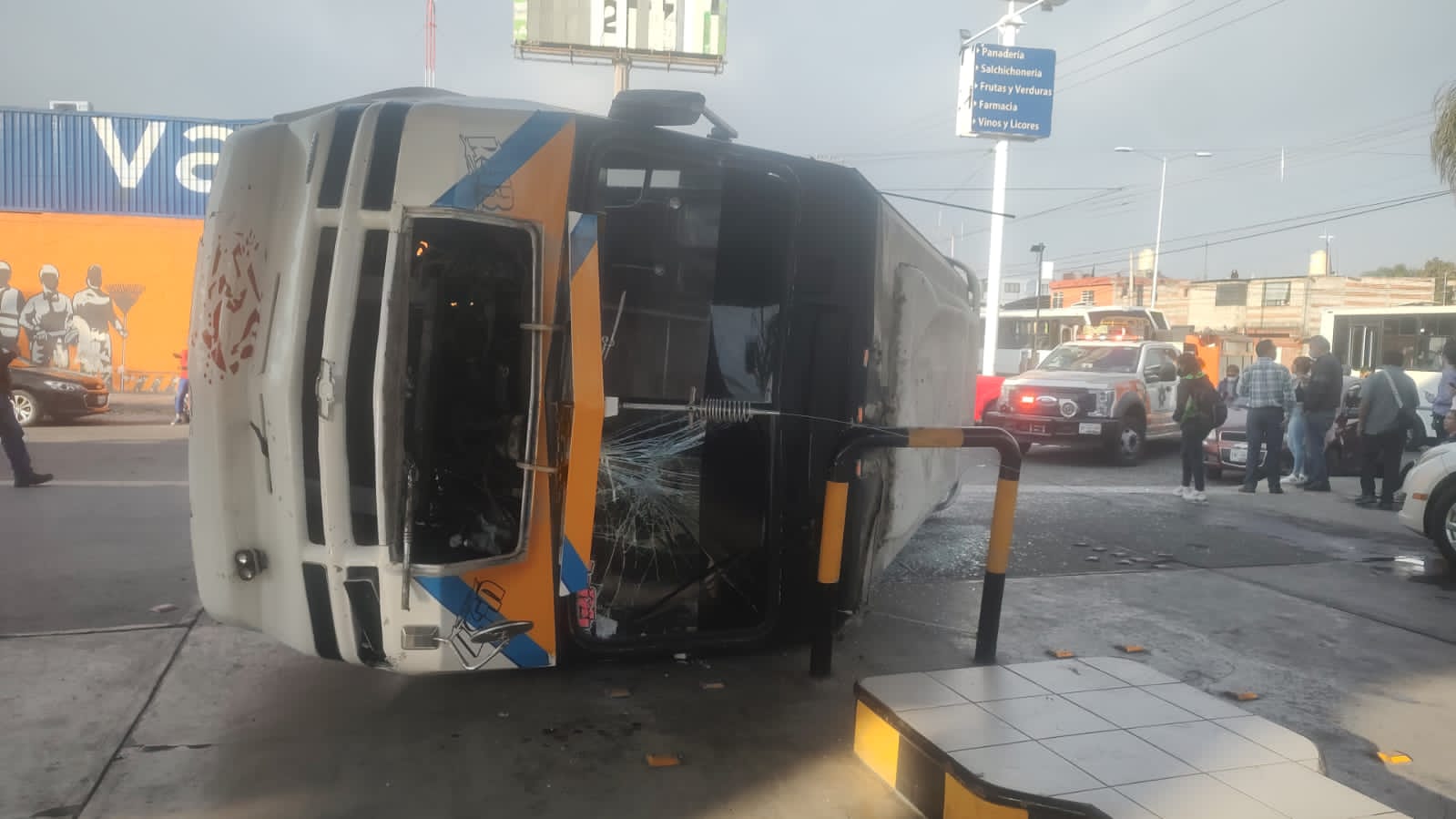 Volcadura de camión de Galgos del Sur deja 20 heridos en la capital poblana