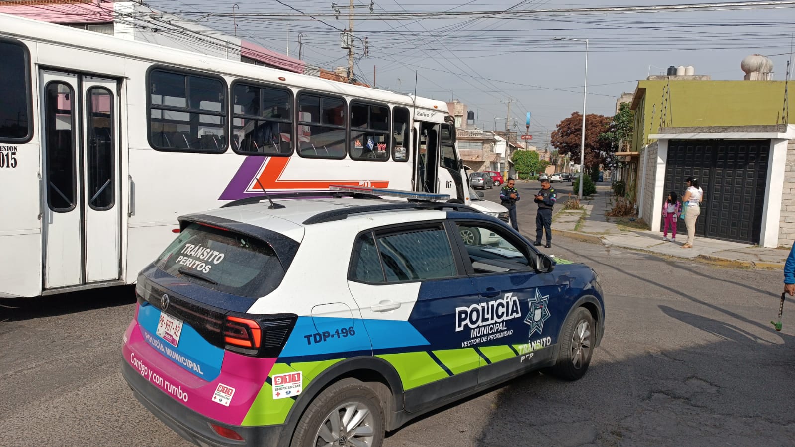 Dos lesionados deja choque entre camioneta y Ruta 72 en Puebla capital