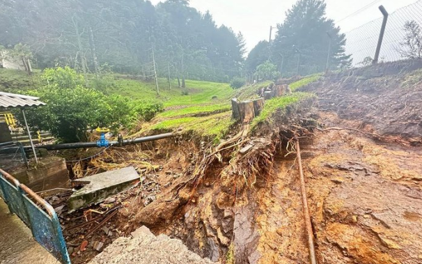 Reportan derrumbes en la Sierra Negra a causa de las fuertes lluvias 