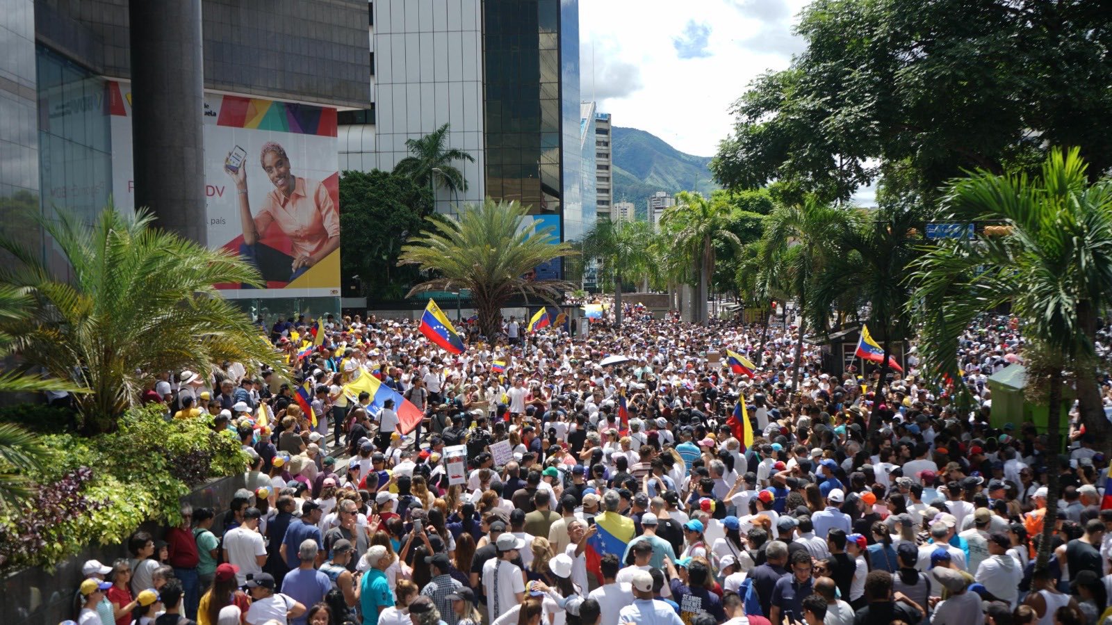 Aumenta la tensión en Venezuela; se intensifican protestas