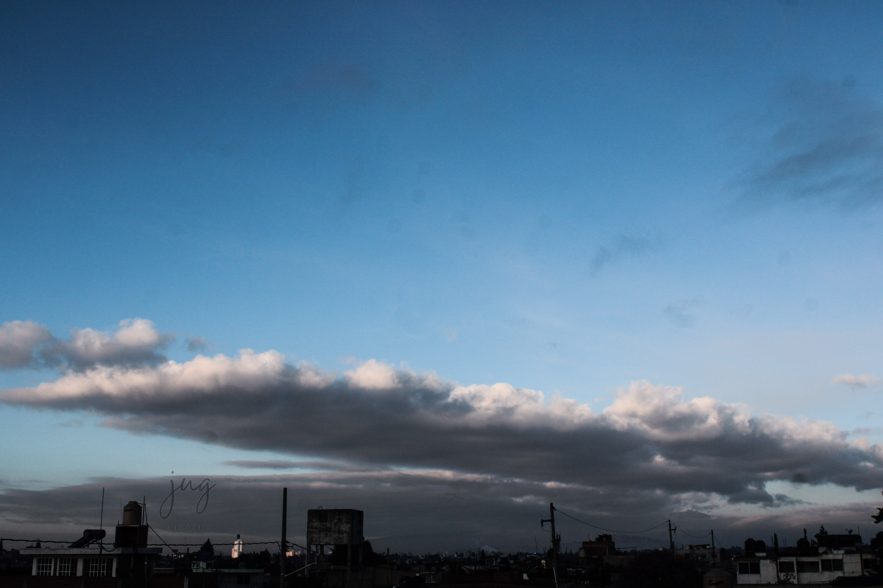 VIDEO Amanecer frío y nuboso en Puebla, con poca visibilidad hacia el Popo