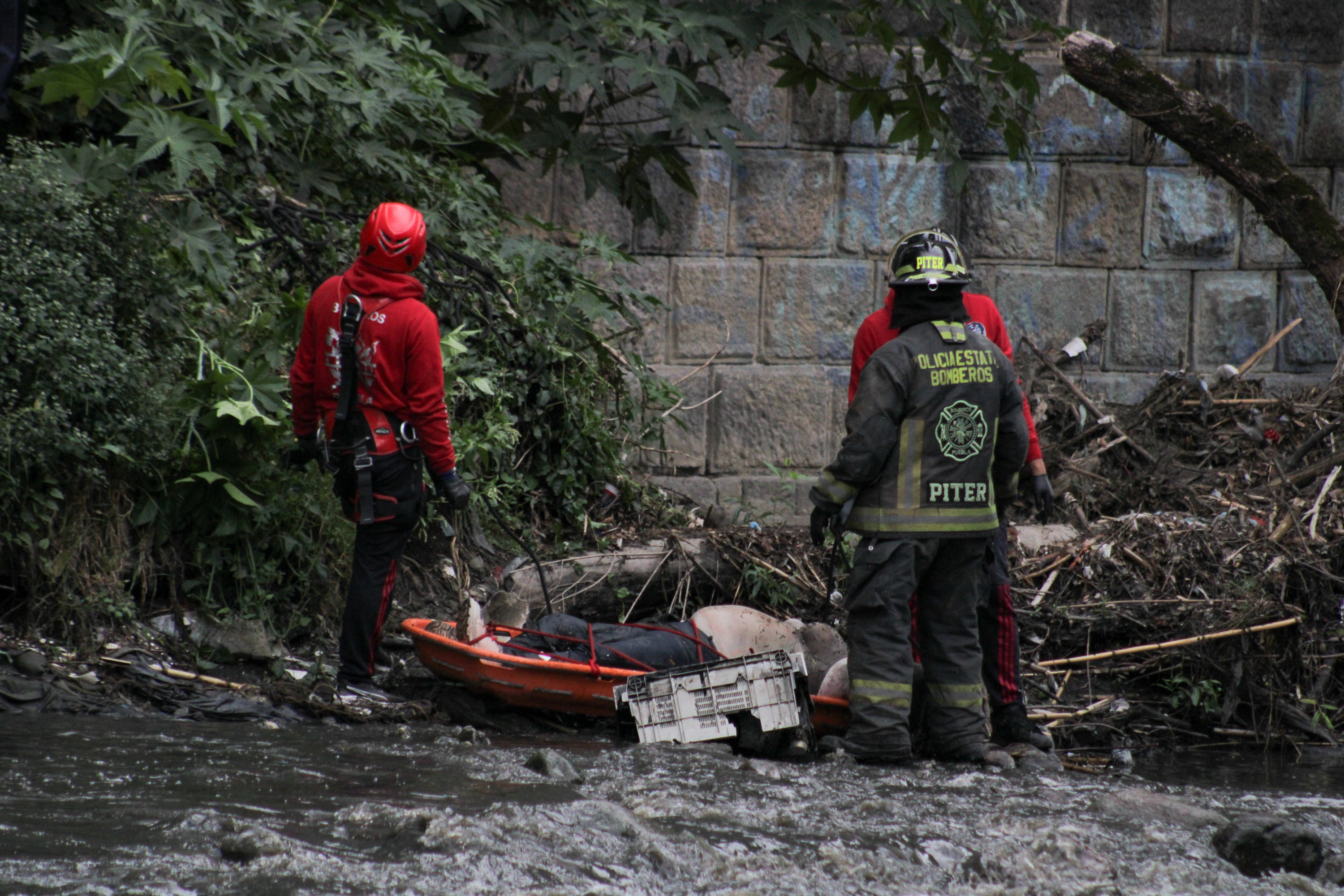 Encuentran sin vida cuerpo de mujer en el Río Atoyac