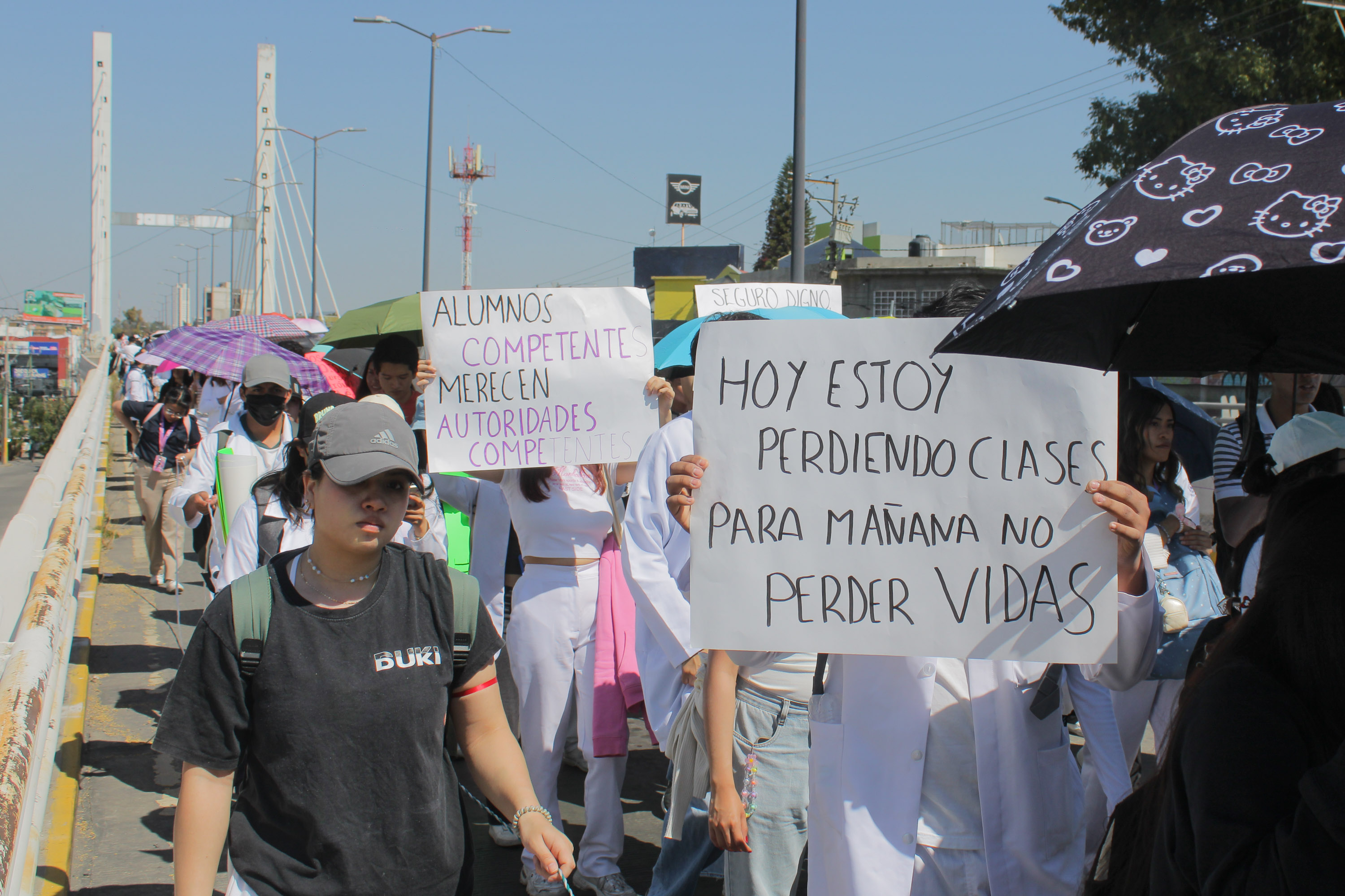 VIDEO Estudiantes vuelven a marchar con dirección a Ciudad Universitaria