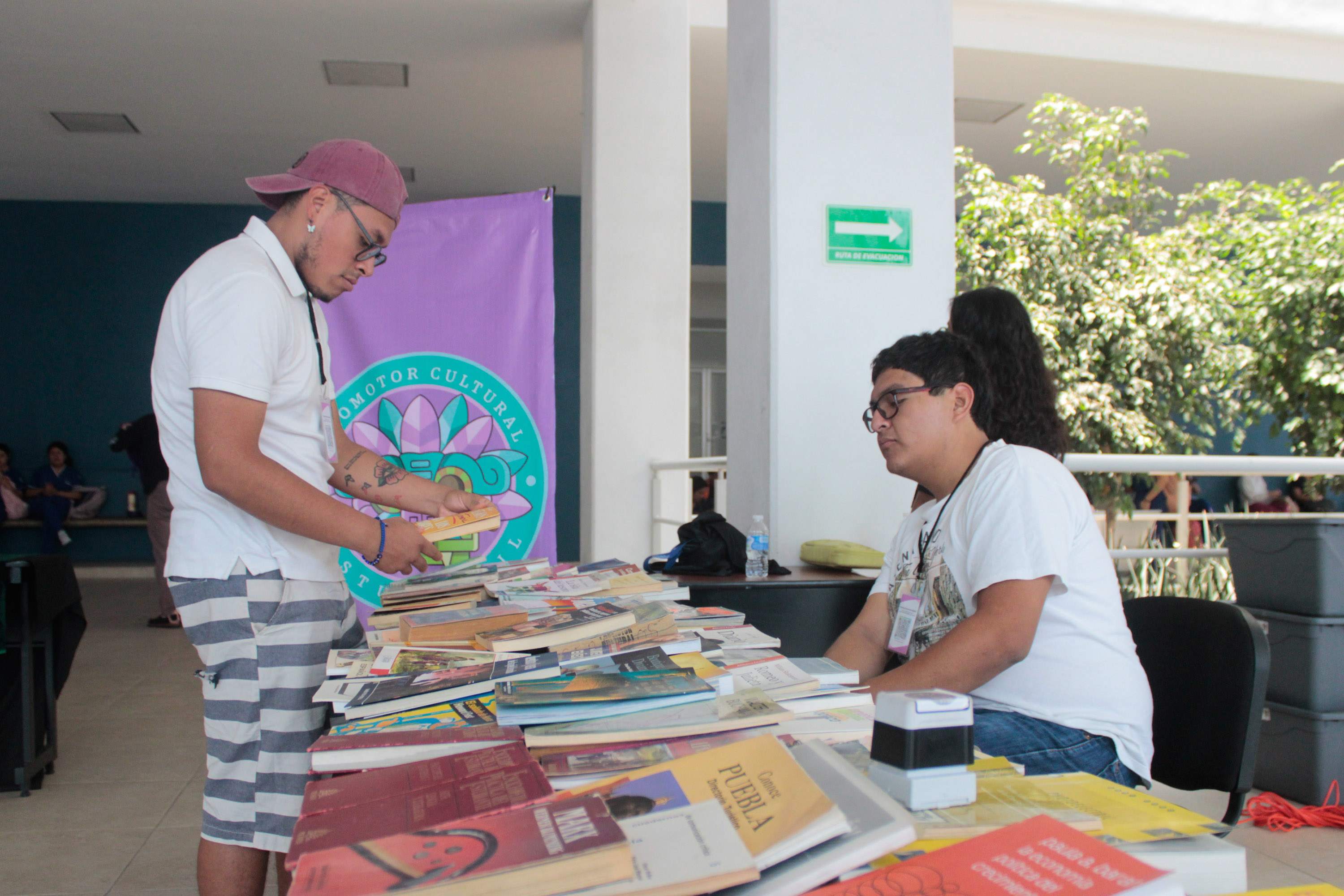VIDEO Participa en el Cambalache de Libros en la BUAP