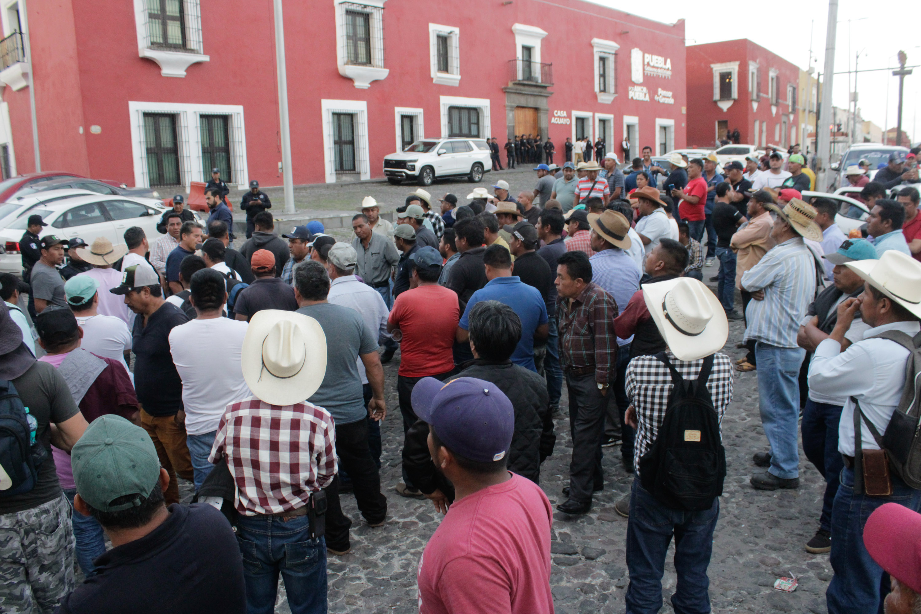 Gobierno de Puebla recibe a manifestantes que cerraron la Puebla-Atlixco