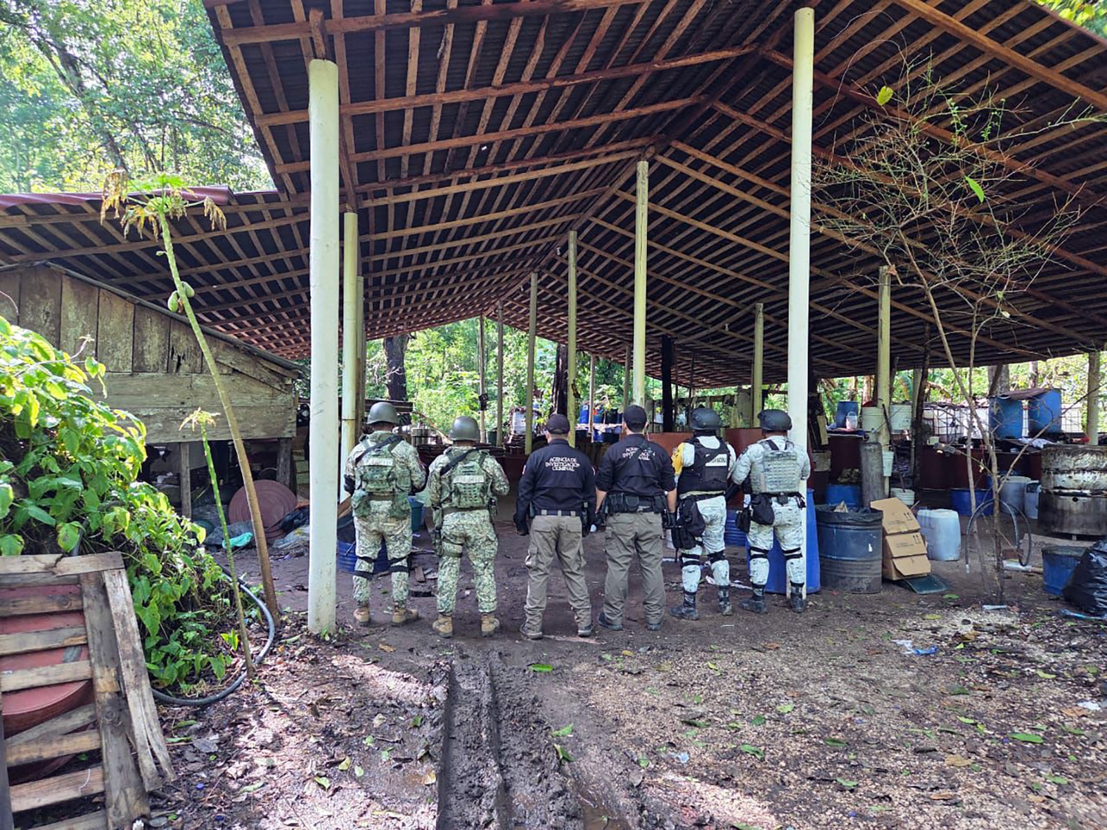 FGR asegura casi una tonelada de metanfetamina en Palenque