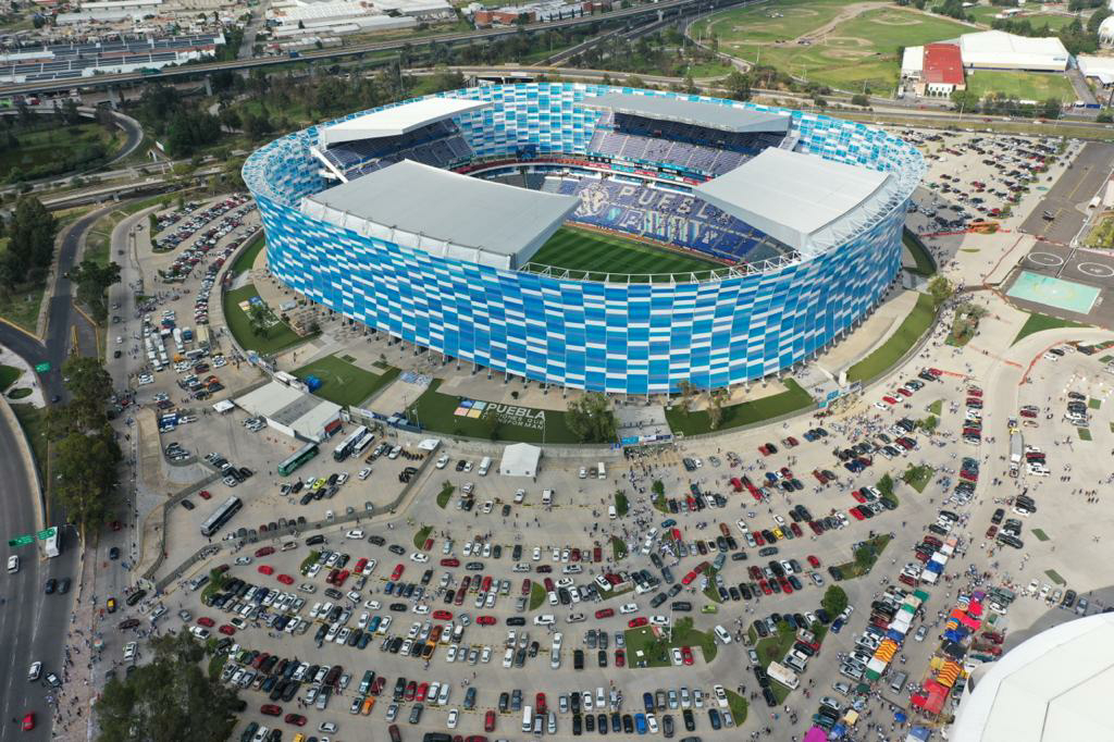 Proponen concesionar estacionamiento de estadio Cuauhtémoc al Club Puebla