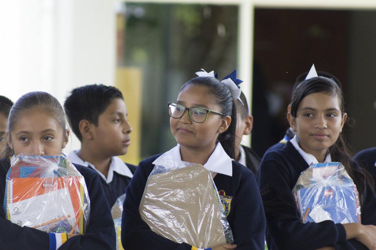 Repartirán 13 mil paquetes de útiles en primarias de Huauchinango