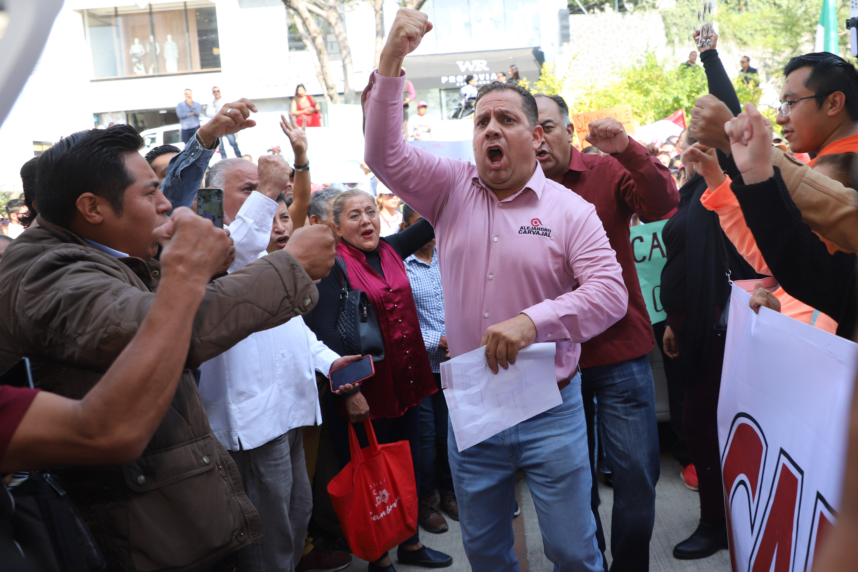 VIDEO Se registra Alejandro Carvajal por Morena a la alcaldía de Puebla