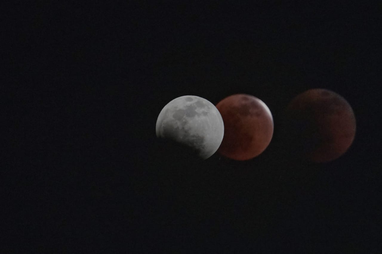 Gran expectación causó entre los poblanos el eclipse lunar