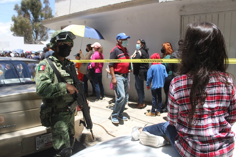 Extraen proyectil, con éxito, a niña baleada al esperar vacunación