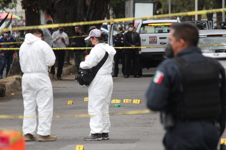 Bala se incrustó junto a la columna de niña baleada durante vacunación en Puebla
