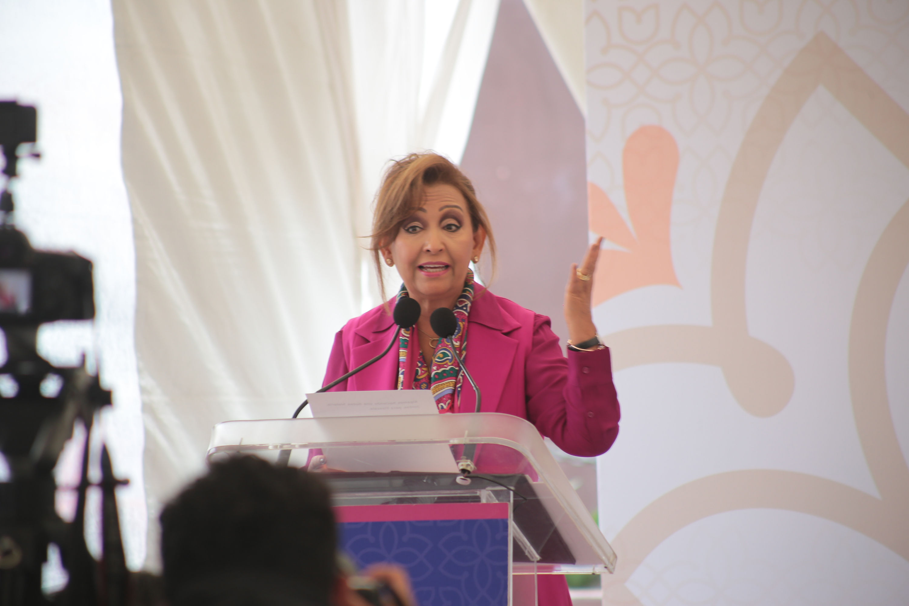 VIDEO La gobernadora de Tlaxcala, Lorena Cuéllar, da positivo a Covid-19