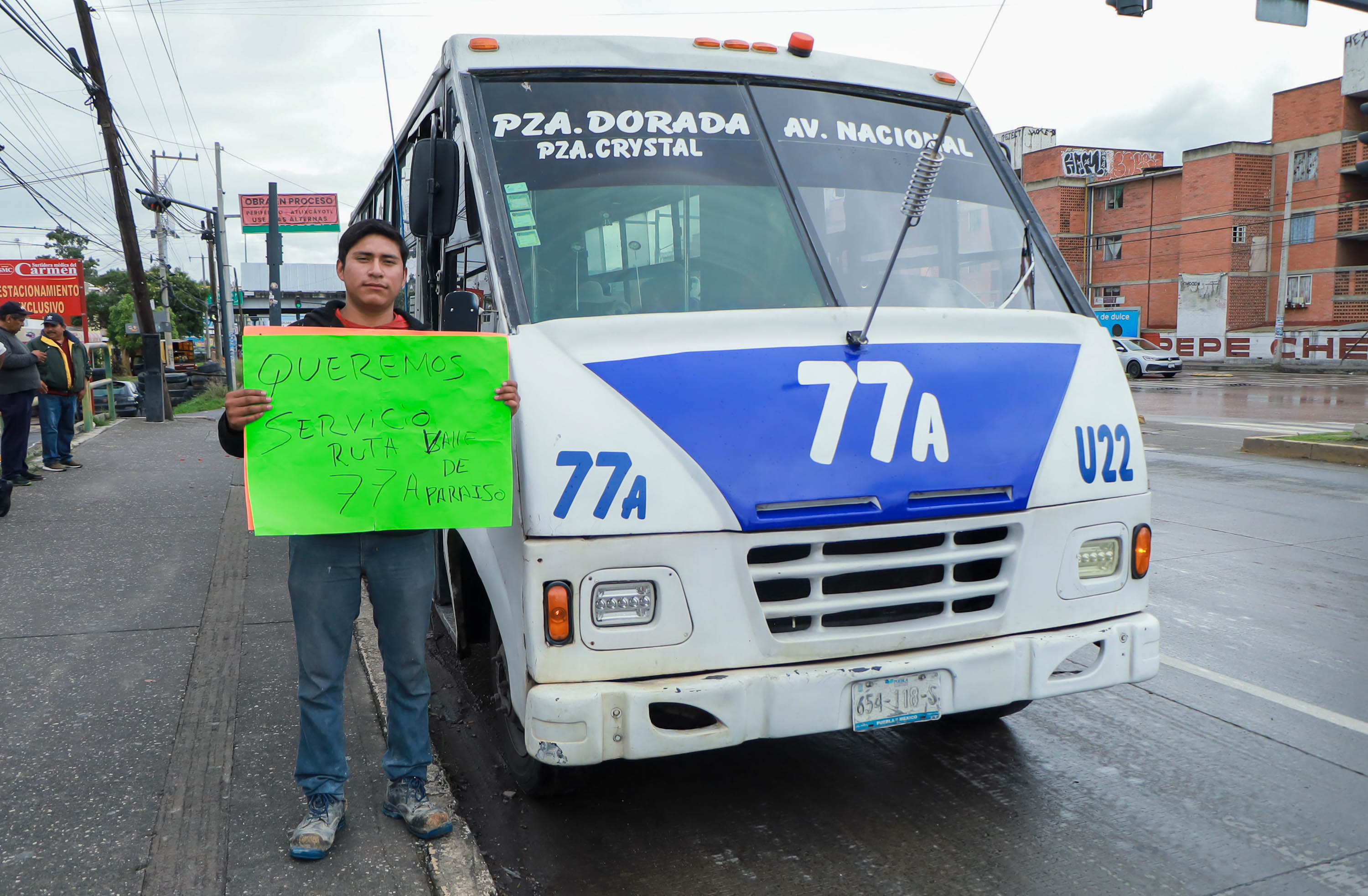 VIDEO Vecinos se manifiestan y cierran la 11 Sur