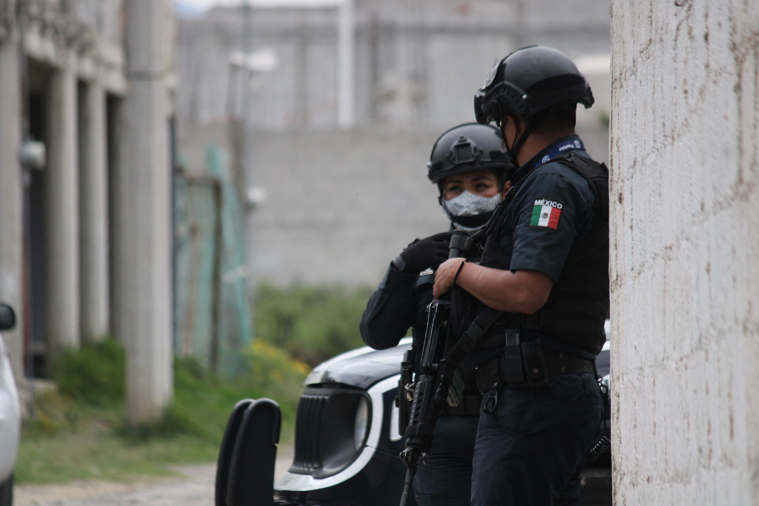 Hallan tres cuerpos calcinados dentro de un vehículo en Nuevo León