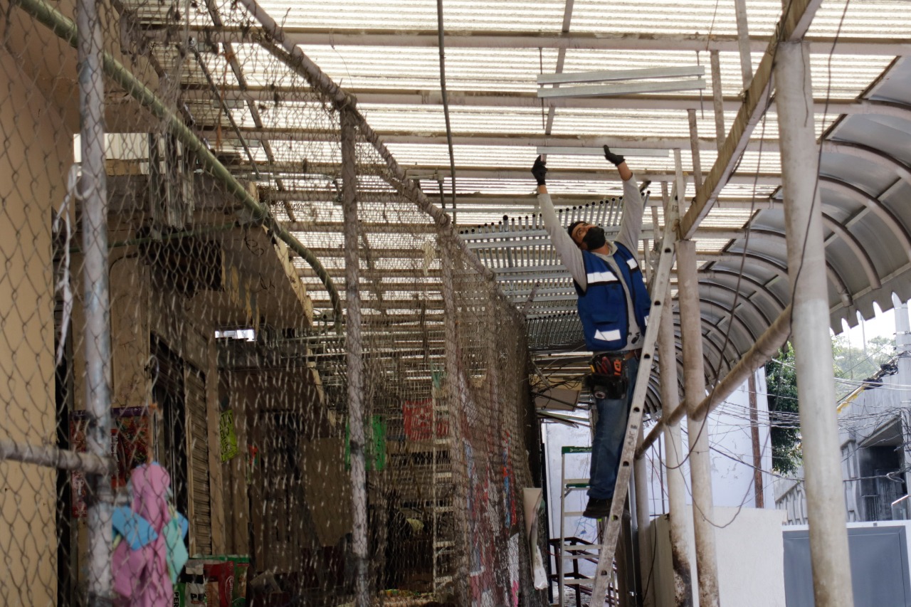 VIDEO Continúa la remodelación en el Mercado Amalucan