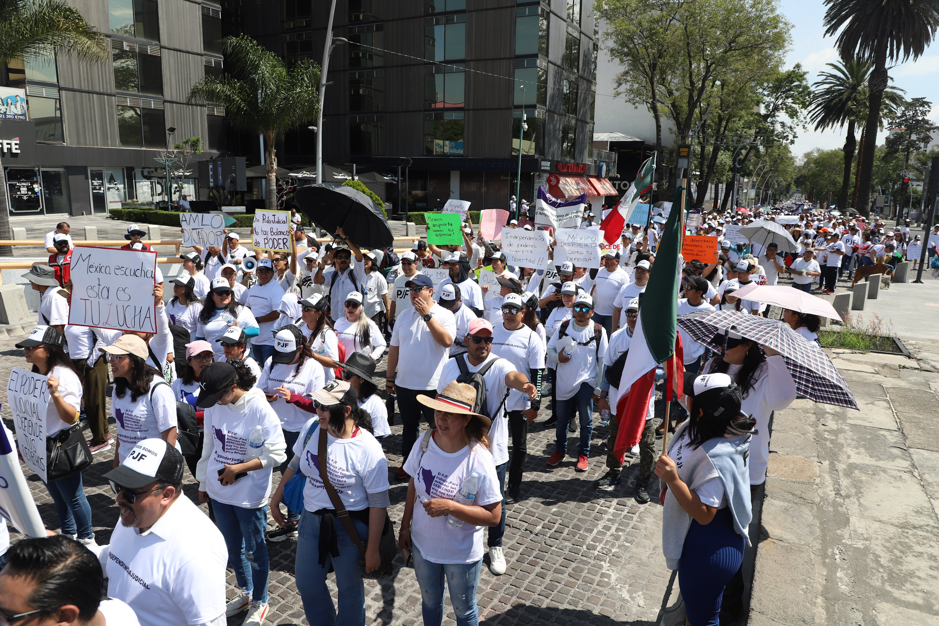 Marchan en Puebla a favor del Poder Judicial de la Federación