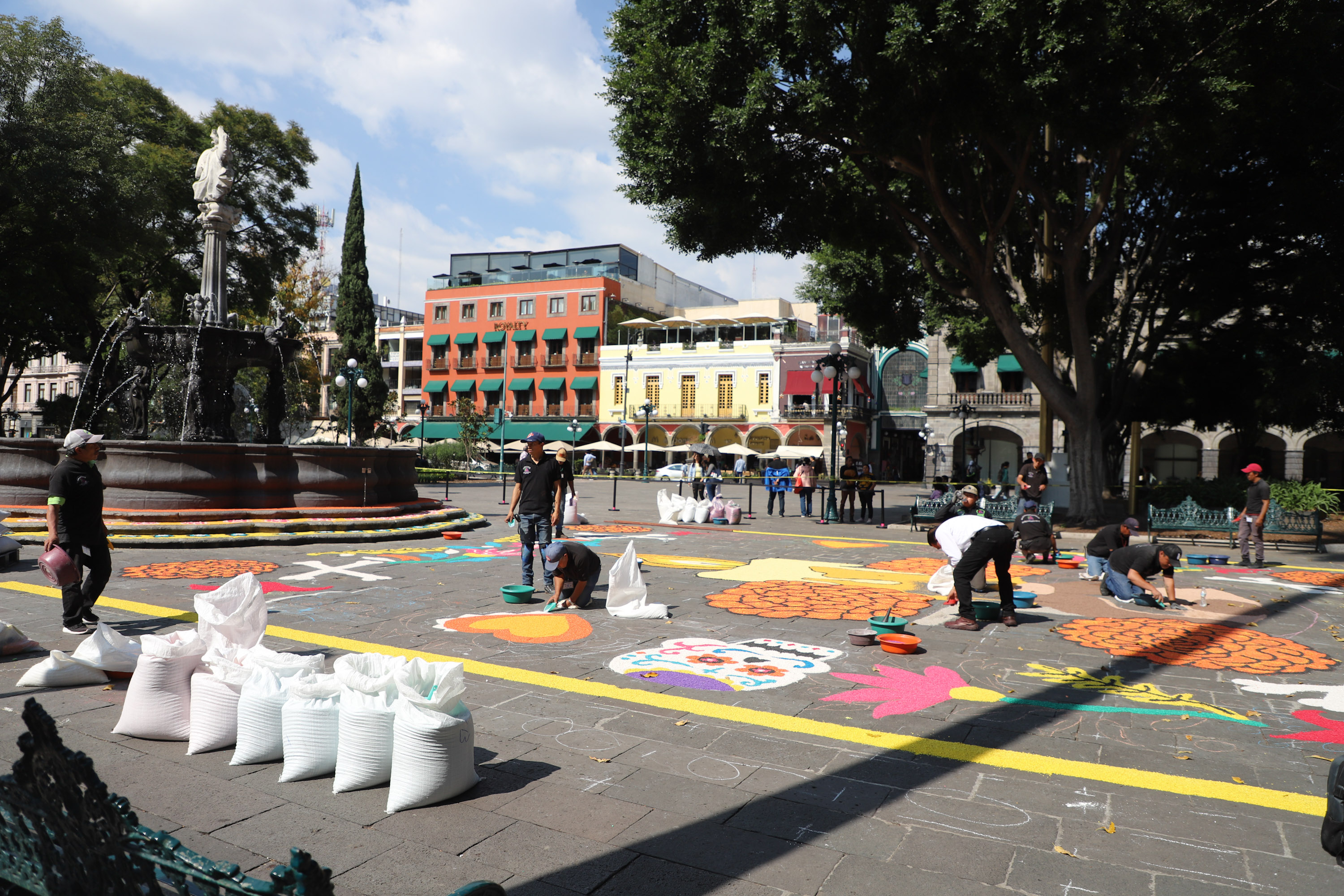 VIDEO Inician con la colocación de Alfombra Monumental en el zócalo