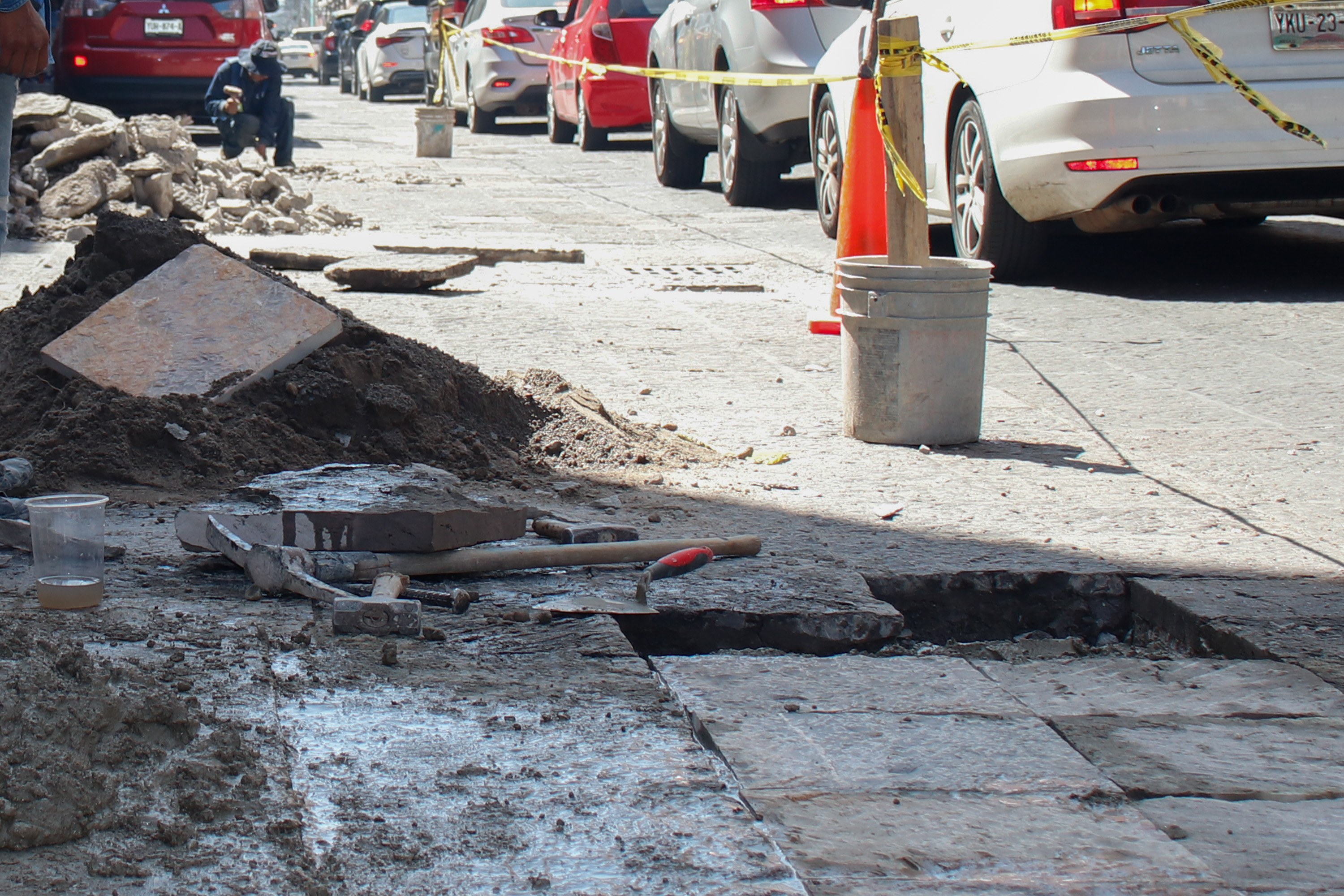 Son reinstaladas lajas de cantera en el Centro Histórico