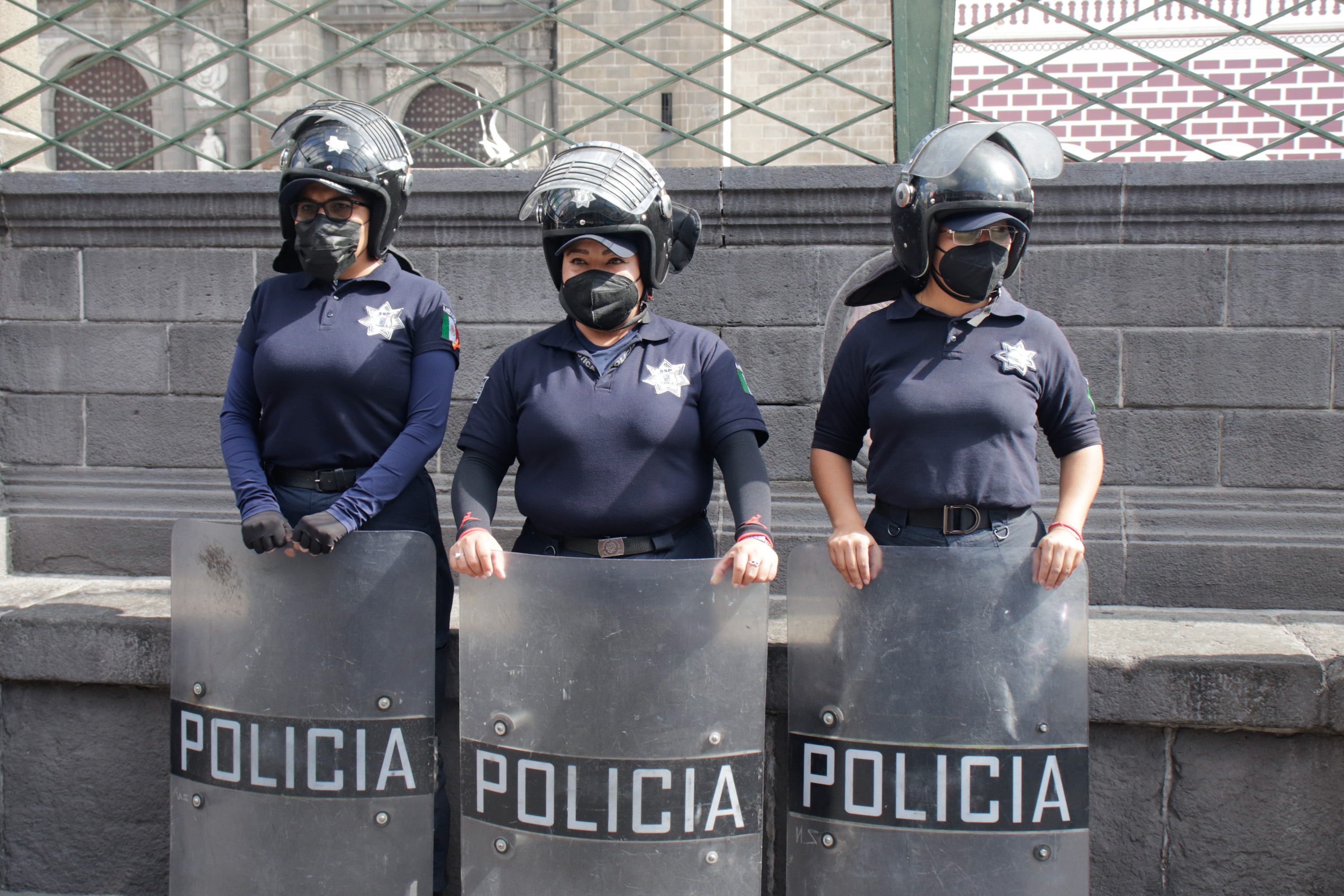 Será una obligación contratar a policías certificados