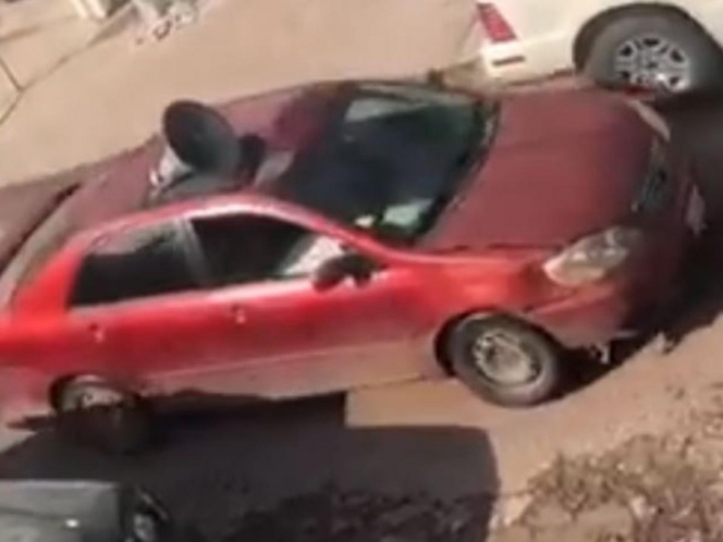 VIDEO Sin miedo a nada, tamalero vendiendo en medio de balacera