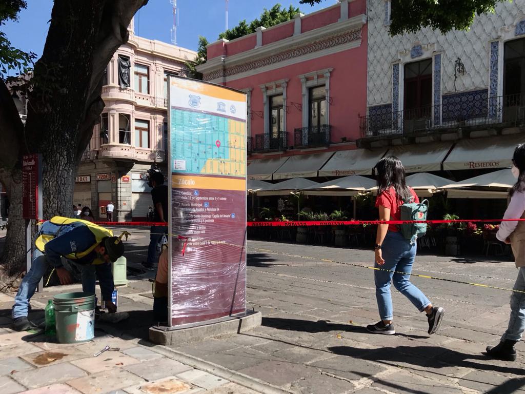 Ayuntamiento da mantenimiento a tótems y carteles del centro 