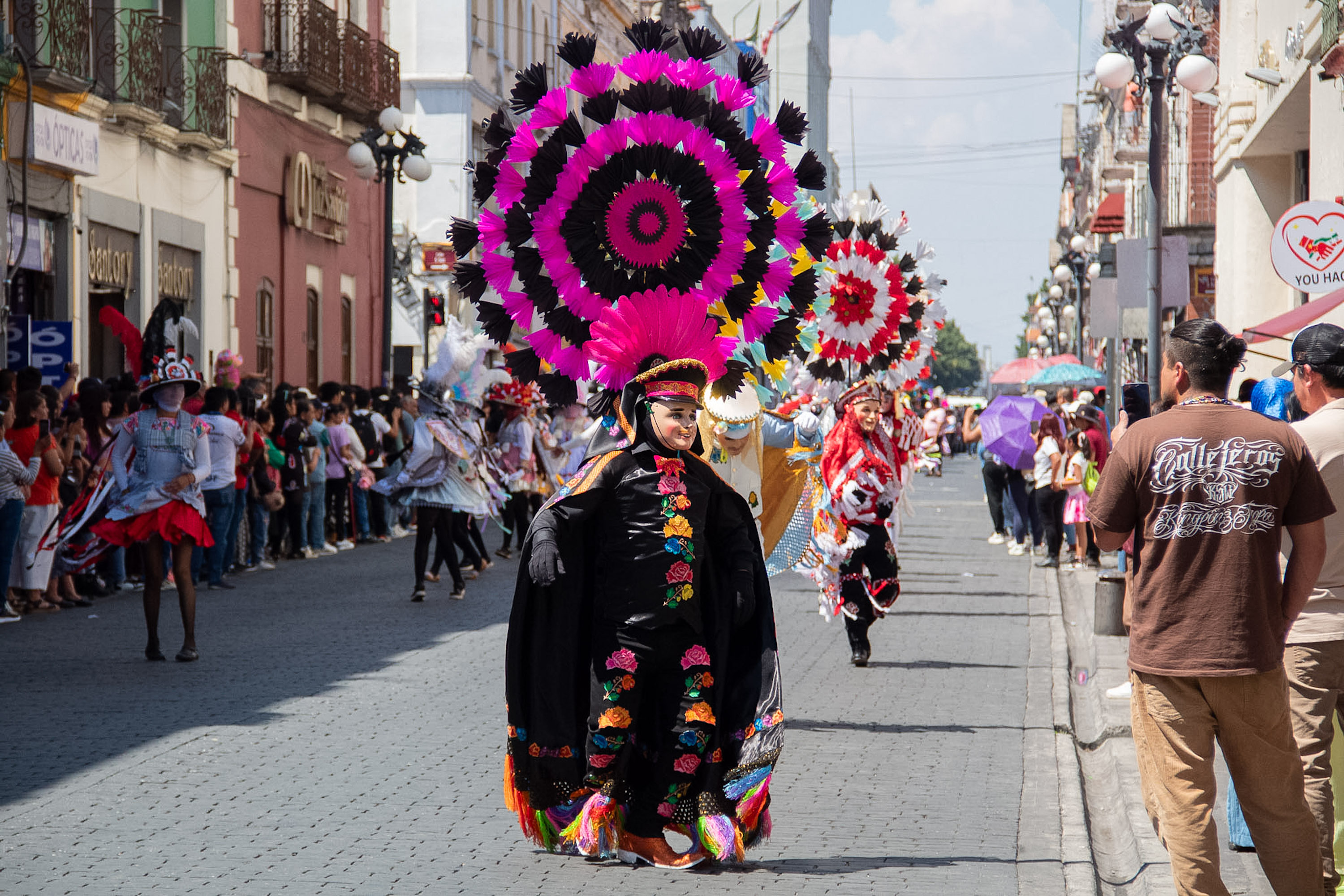 Color y tradición en el Festival de Huehues