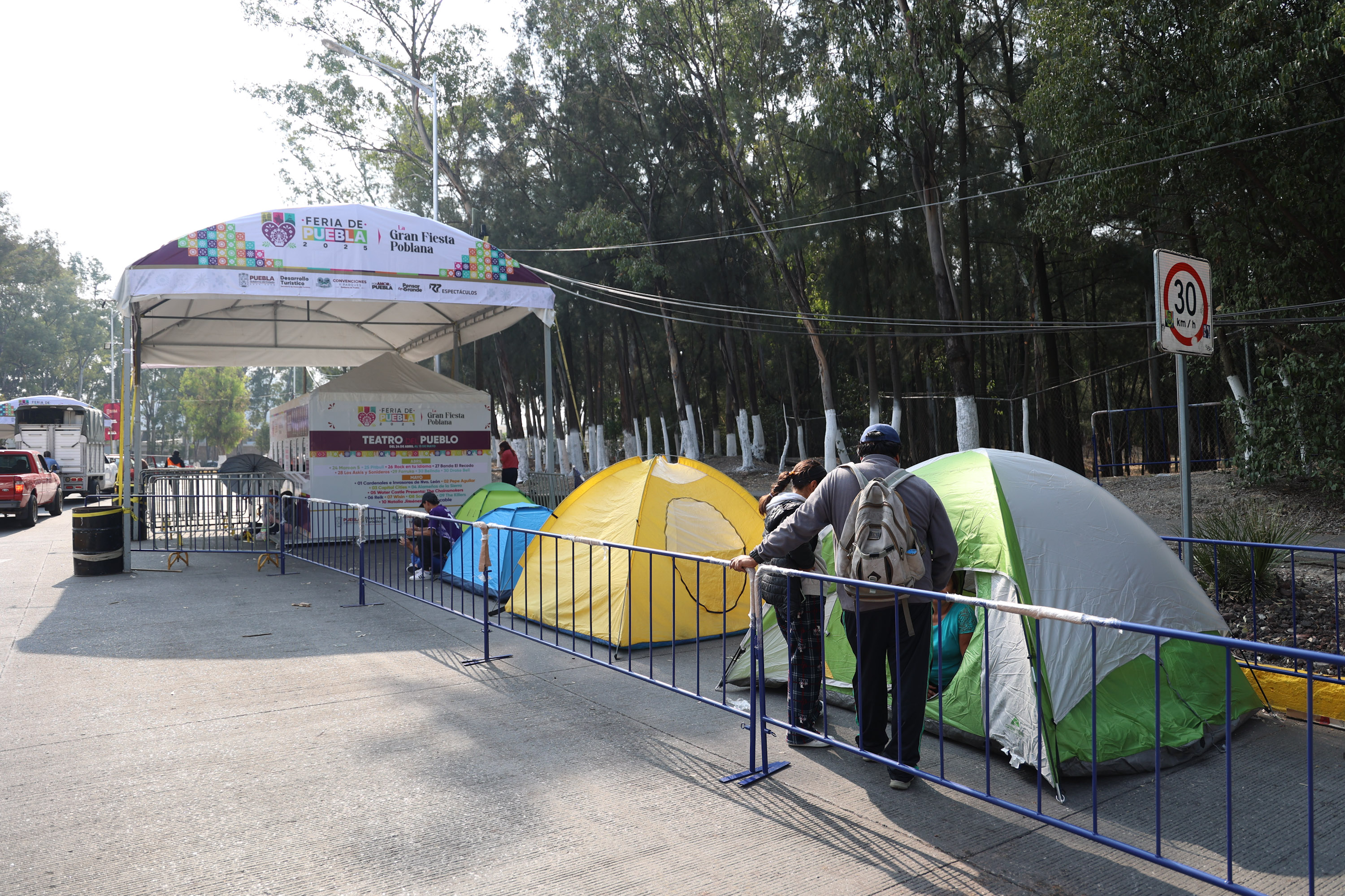 VIDEO Fans ya hacen fila para el concierto de Maroon 5
