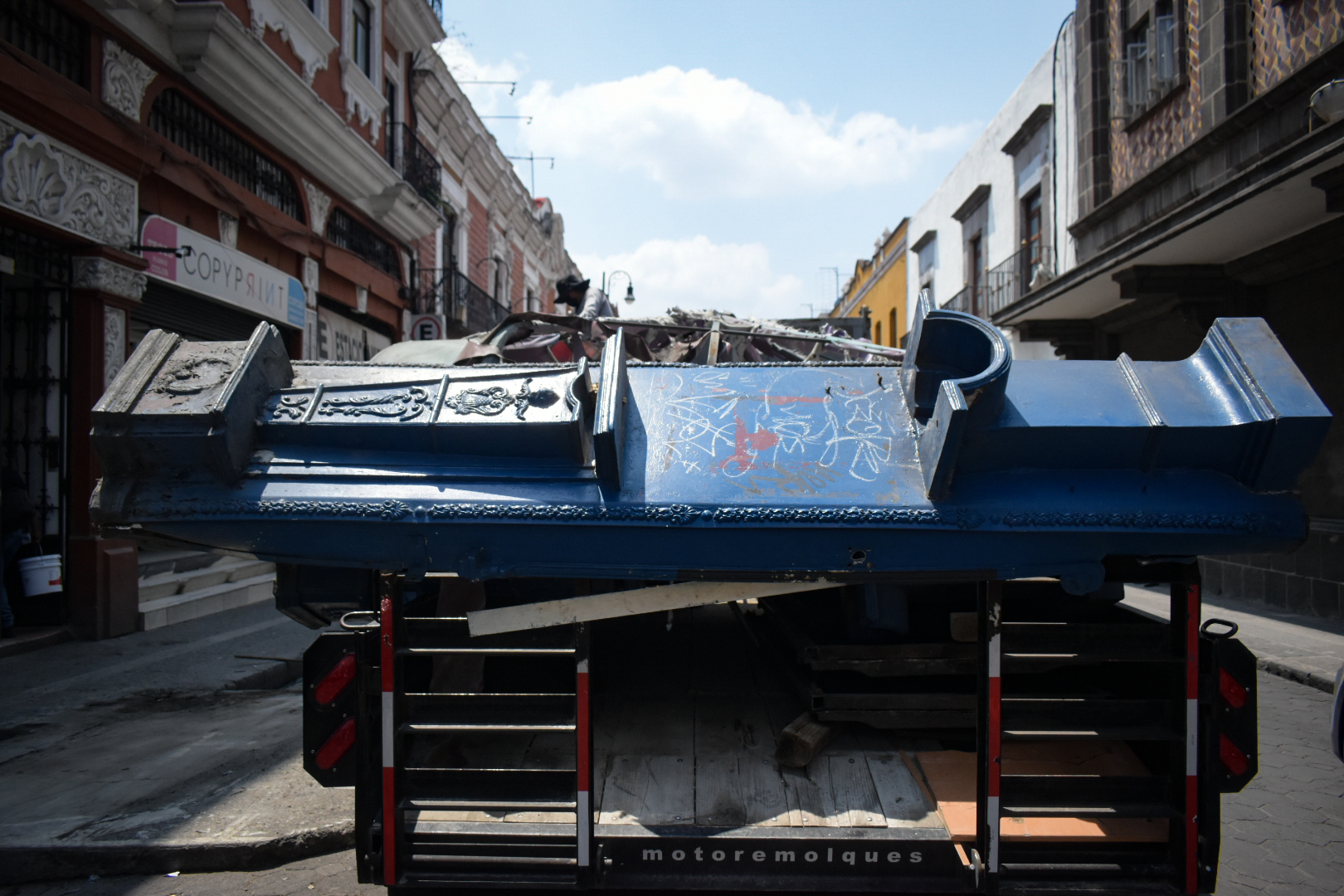 VIDEO Retiran caseta de periódico en el Centro Histórico de Puebla