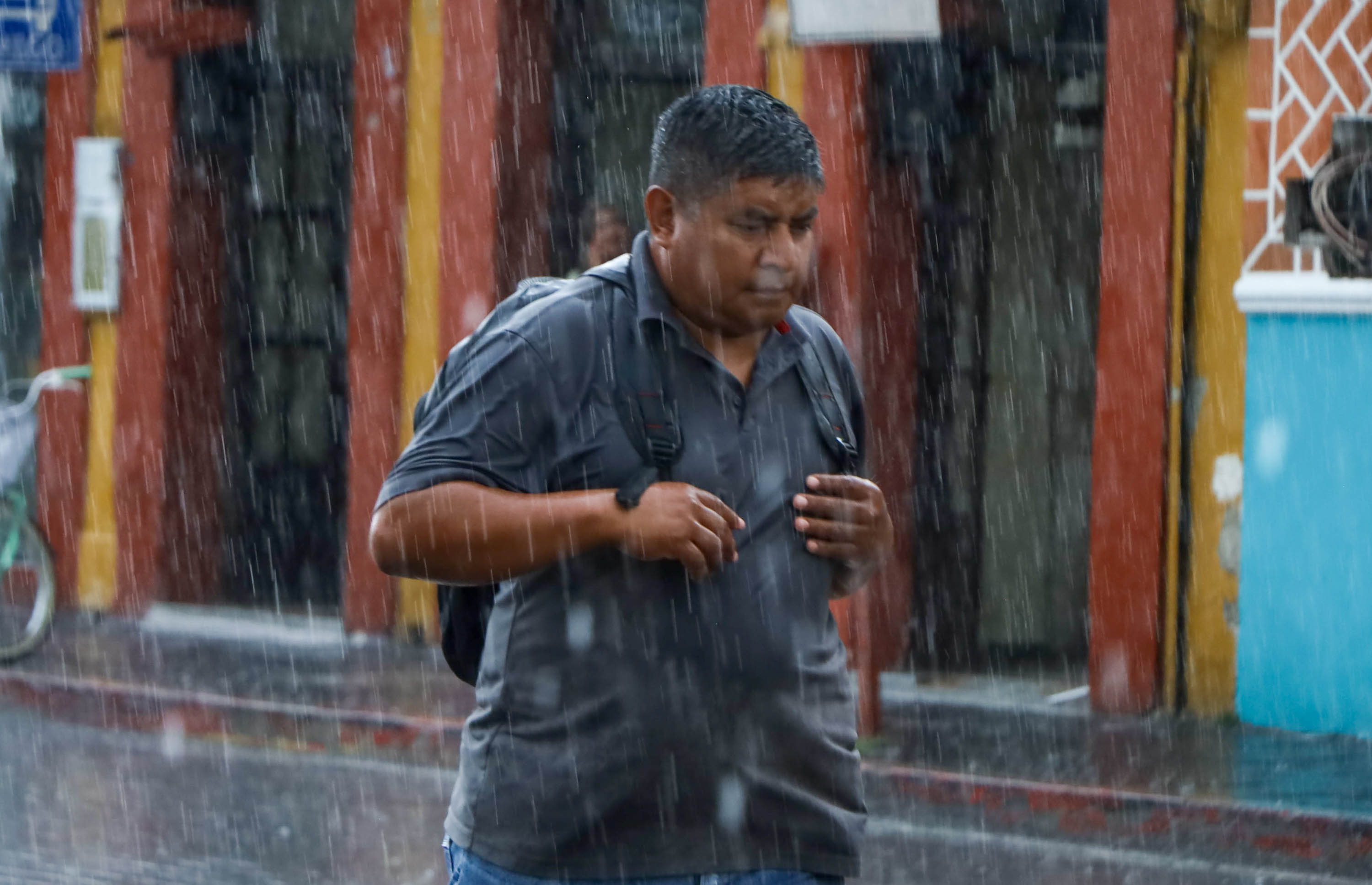 VIDEO No guardes el paraguas, habrá lluvias la tarde-noche de este viernes en Puebla