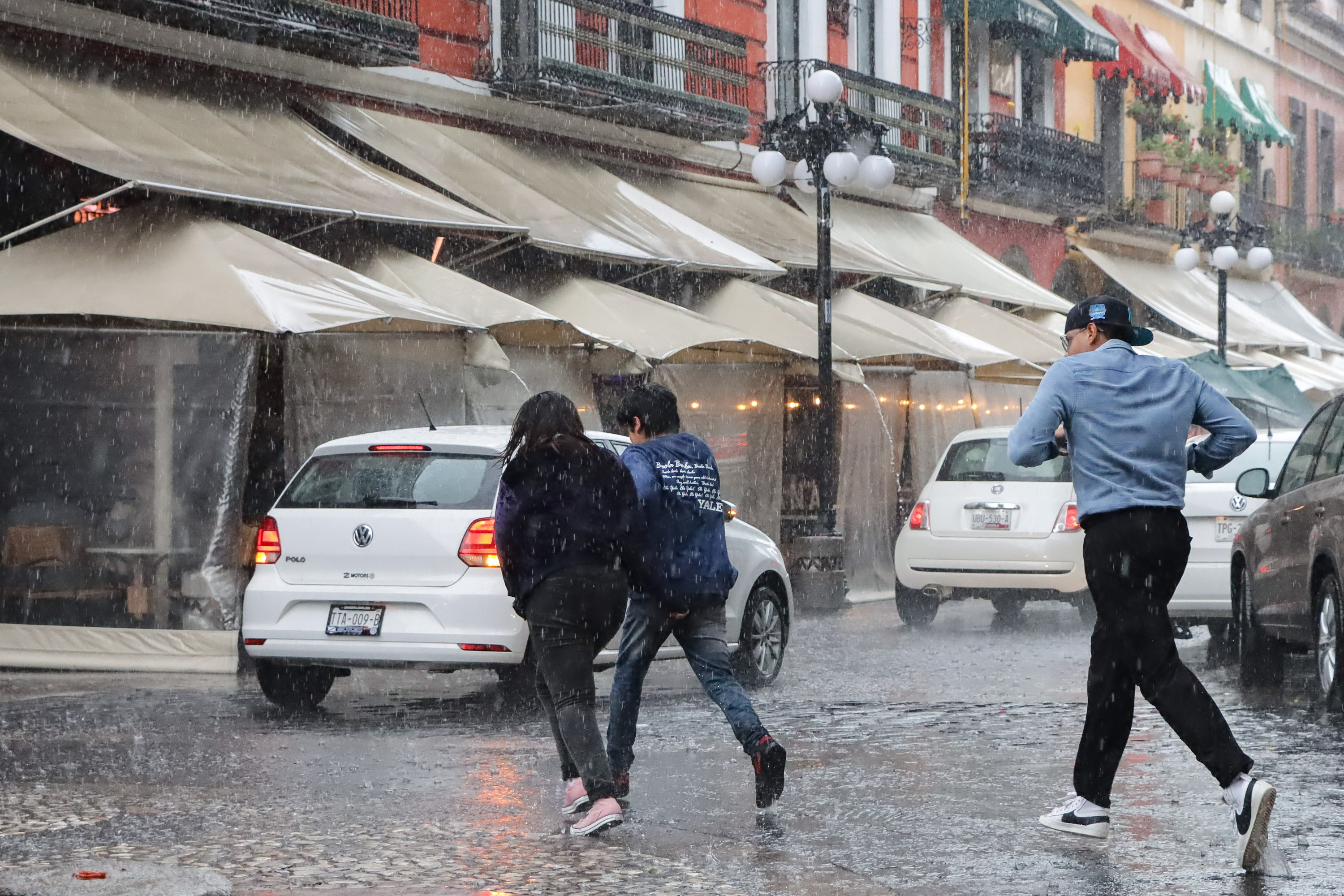 Ojo si sales: fuertes lluvias prevén este domingo en Puebla