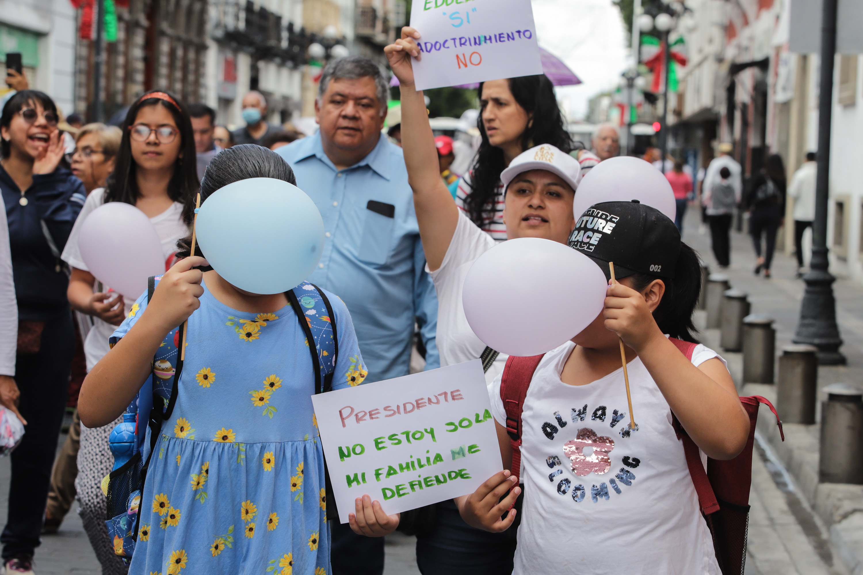 En Puebla marchan defendiendo la educación
