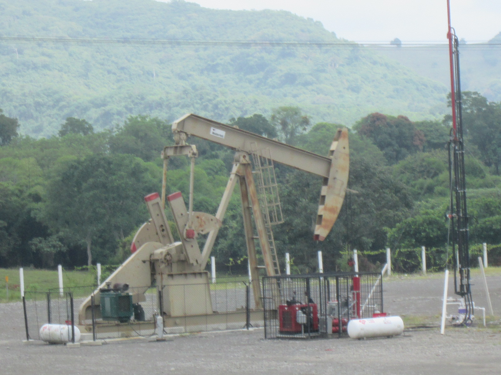 Z. Mena, en peligro por daños en pozos petroleros, acepta edil