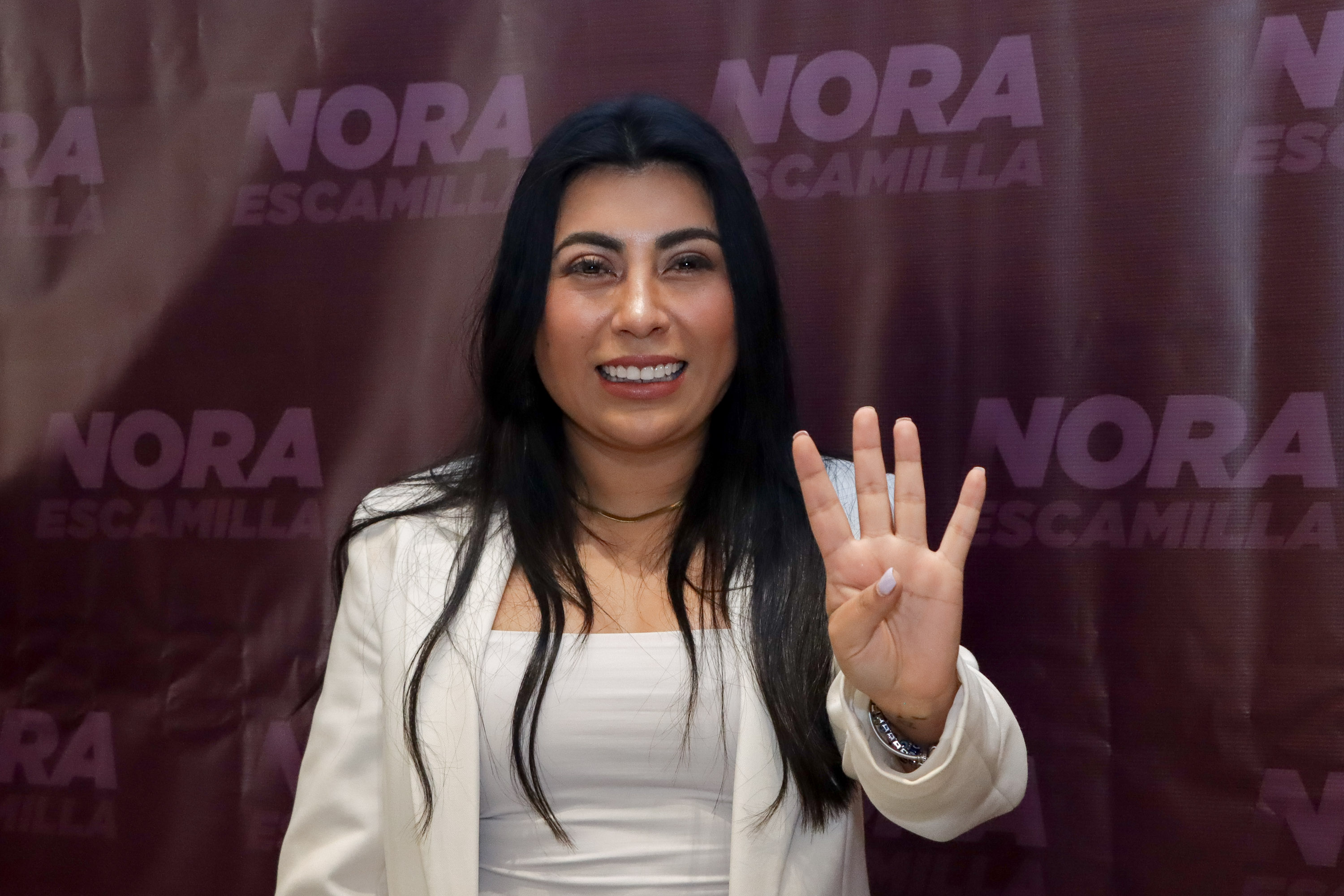 VIDEO Nora Escamilla se registra por Morena a la alcaldía de Puebla