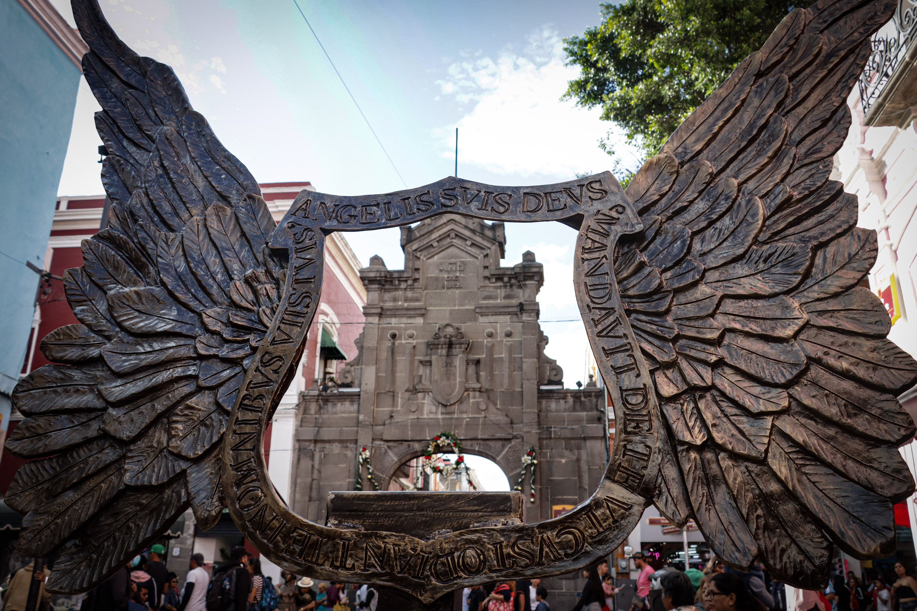 Renacen las alas en la calle de los dulces en el Centro Histórico