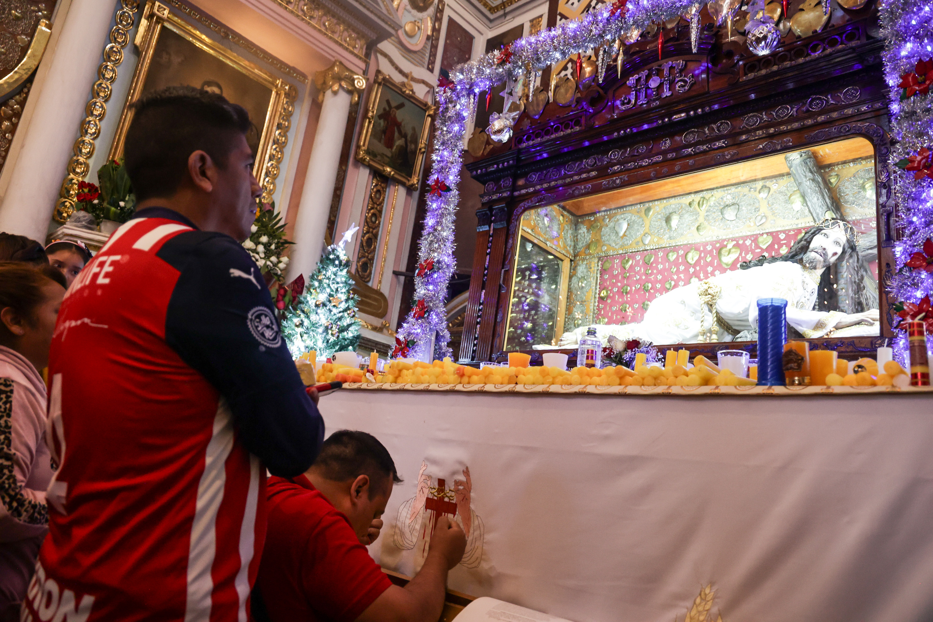 Despiden el año visitando al Señor de las Maravillas