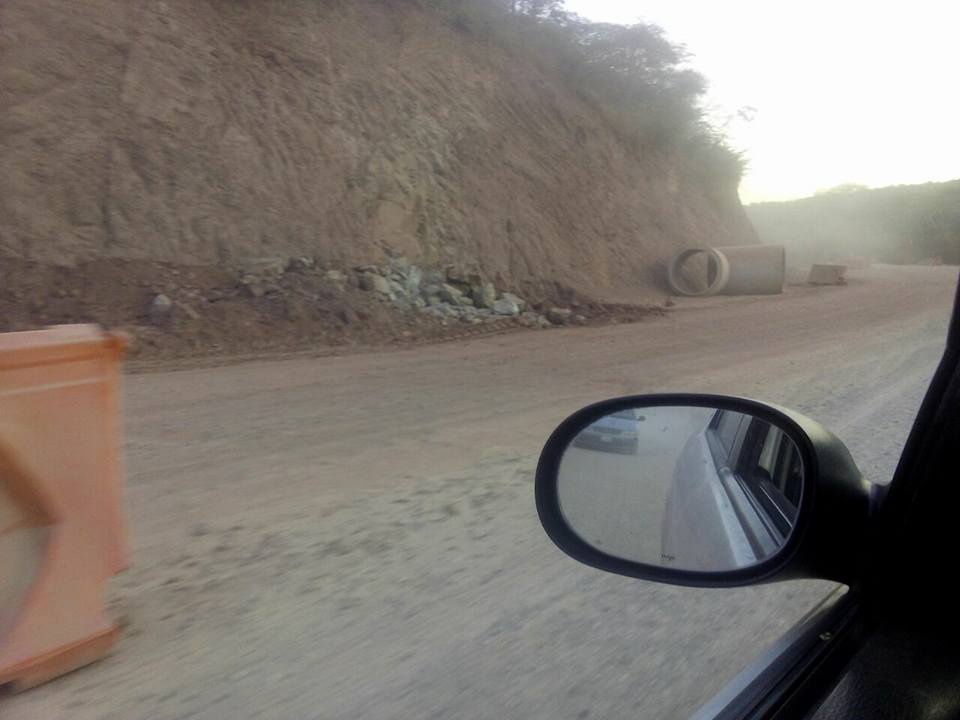 En completo olvido carretera Izúcar-Acatlán; cada elección es promesa de campaña