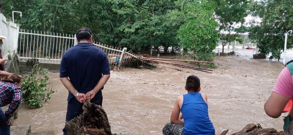 Evacúan a tres comunidades por desbordamiento del Río Pantepec