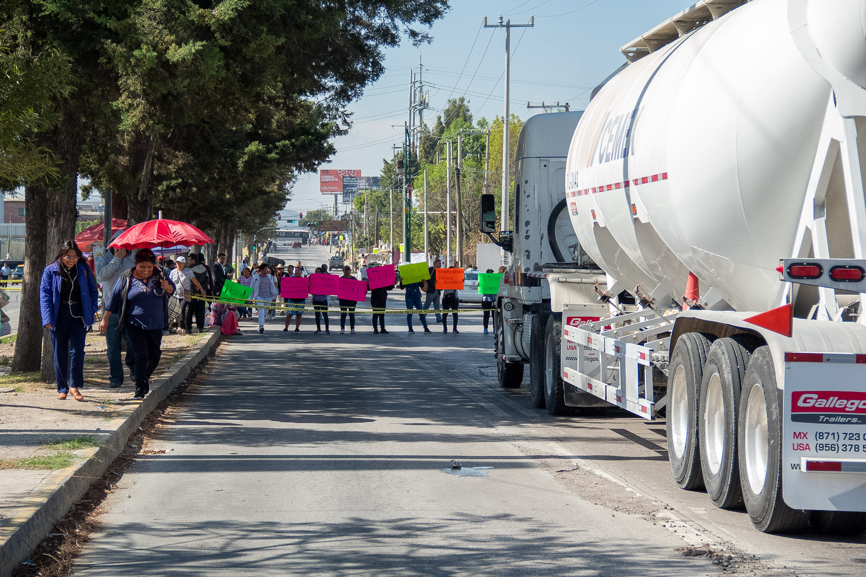 VIDEO Manifestantes colapsaron la 11 Sur, frente al Centro de Justicia Penal