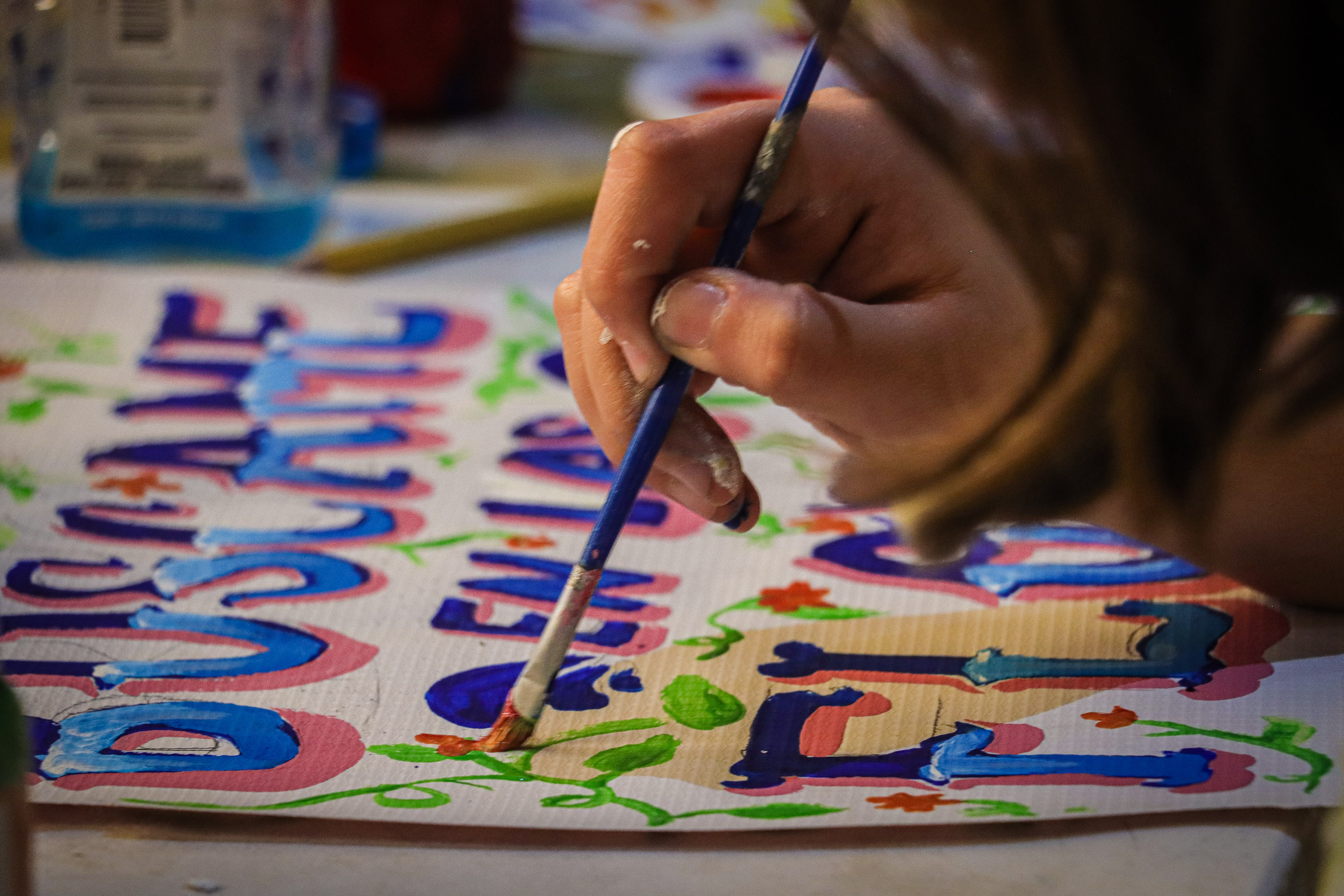 VIDEO Realizan Taller de Rotulación Creativa Letras Vivas