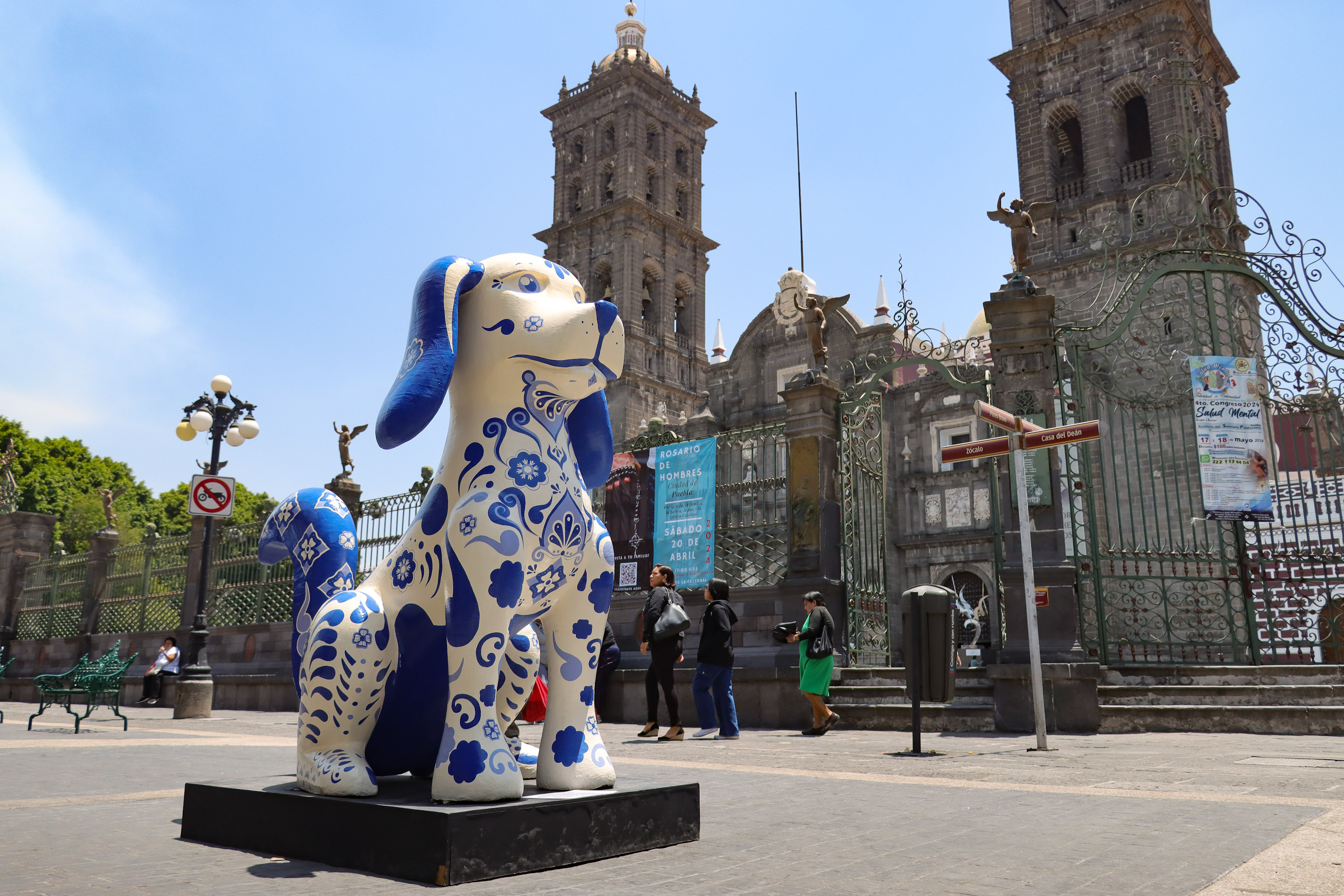 Retiran escultura de alebrije por daños tras intensa lluvia en Puebla