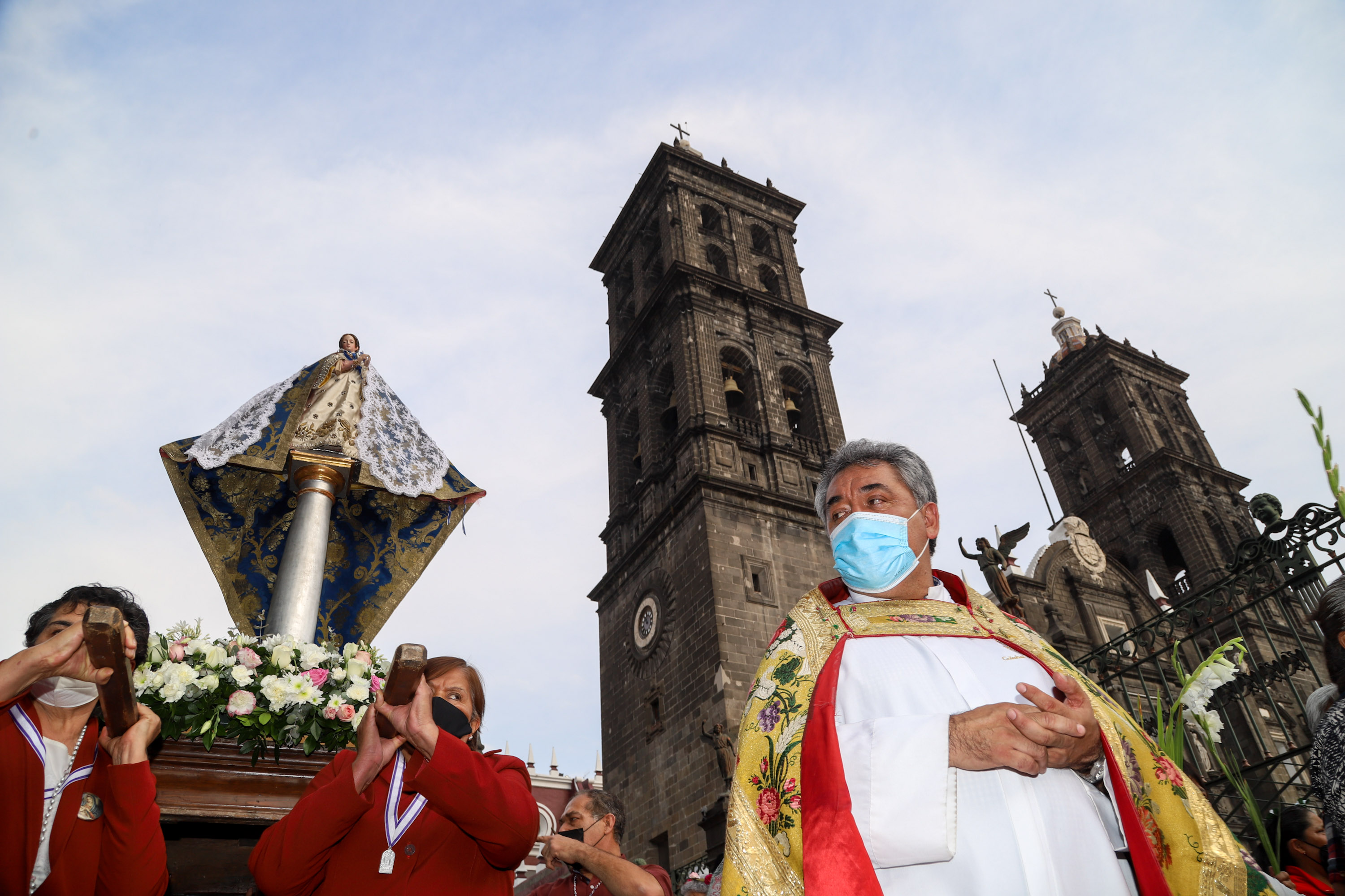 Realizan Rosario Solemne por la Fiesta de Nuestra Señora de la Defensa