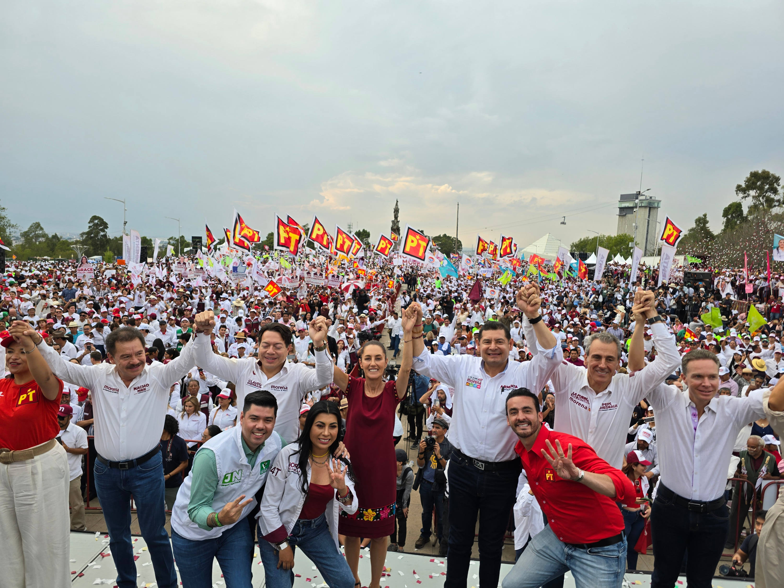 Ante más de 60 mil asistentes, Armenta cierra campaña en Puebla