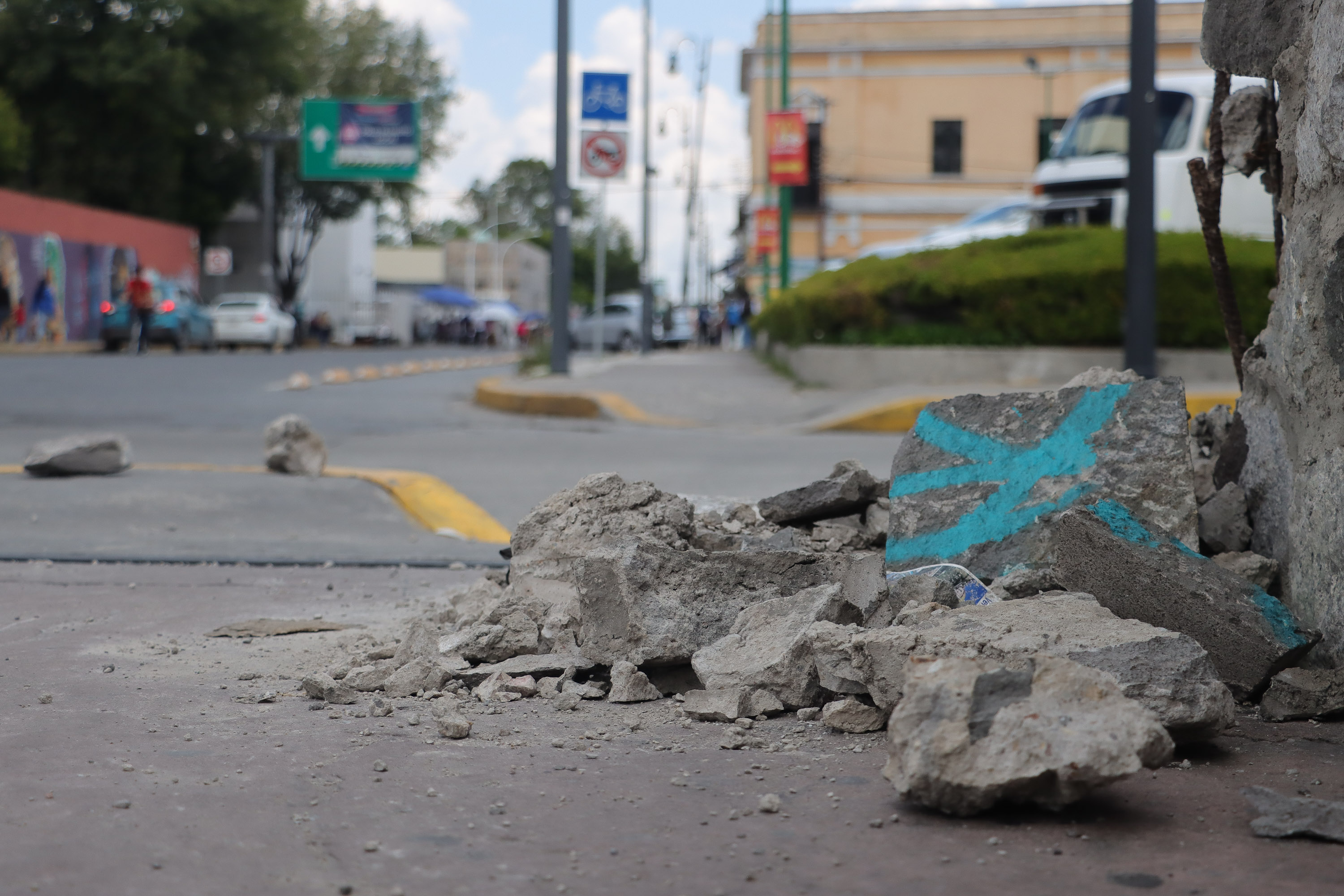 En mal estado se encuentra puente del túnel 5 de Mayo