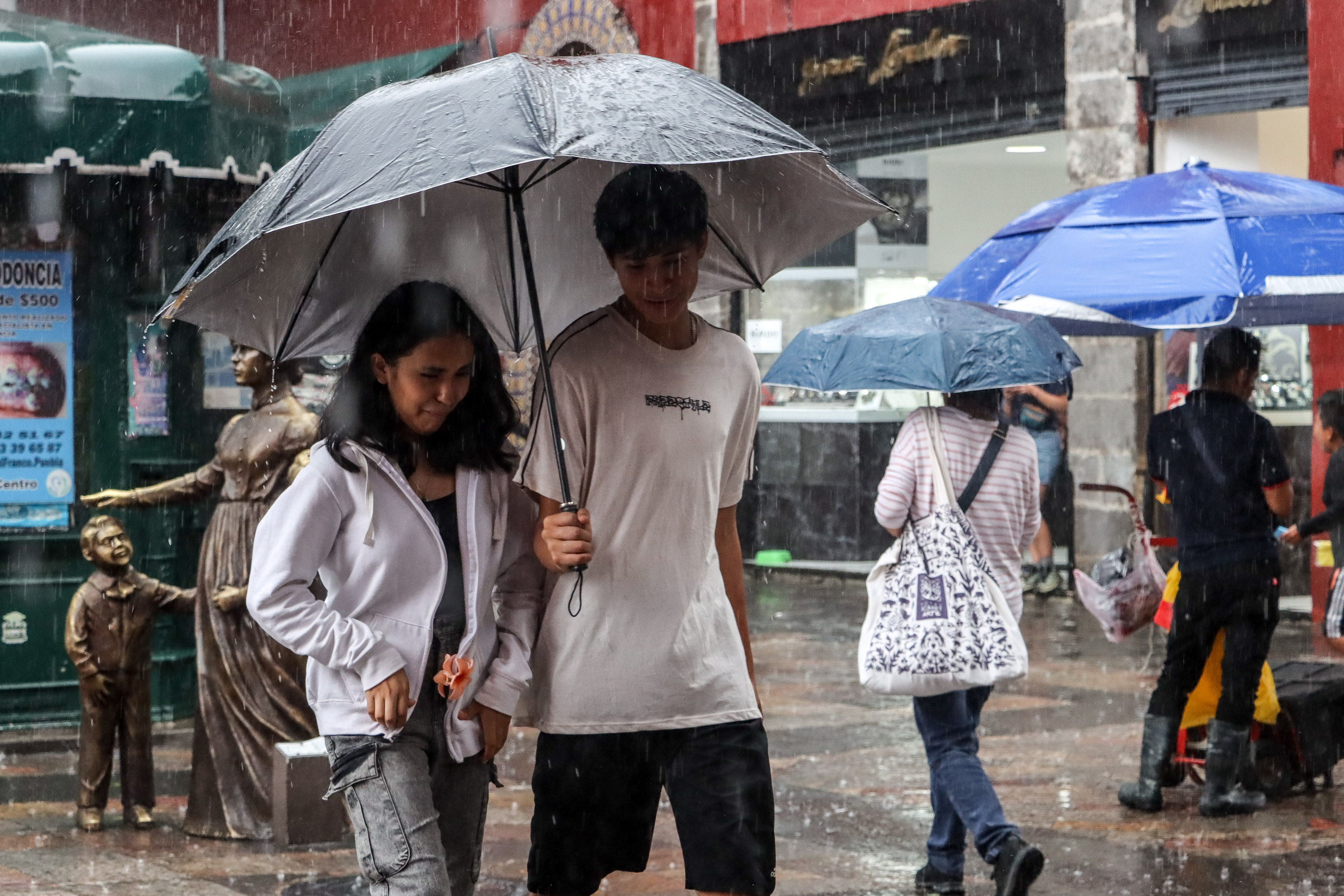 Continuarán fuertes lluvias el martes en Puebla y gran parte del país