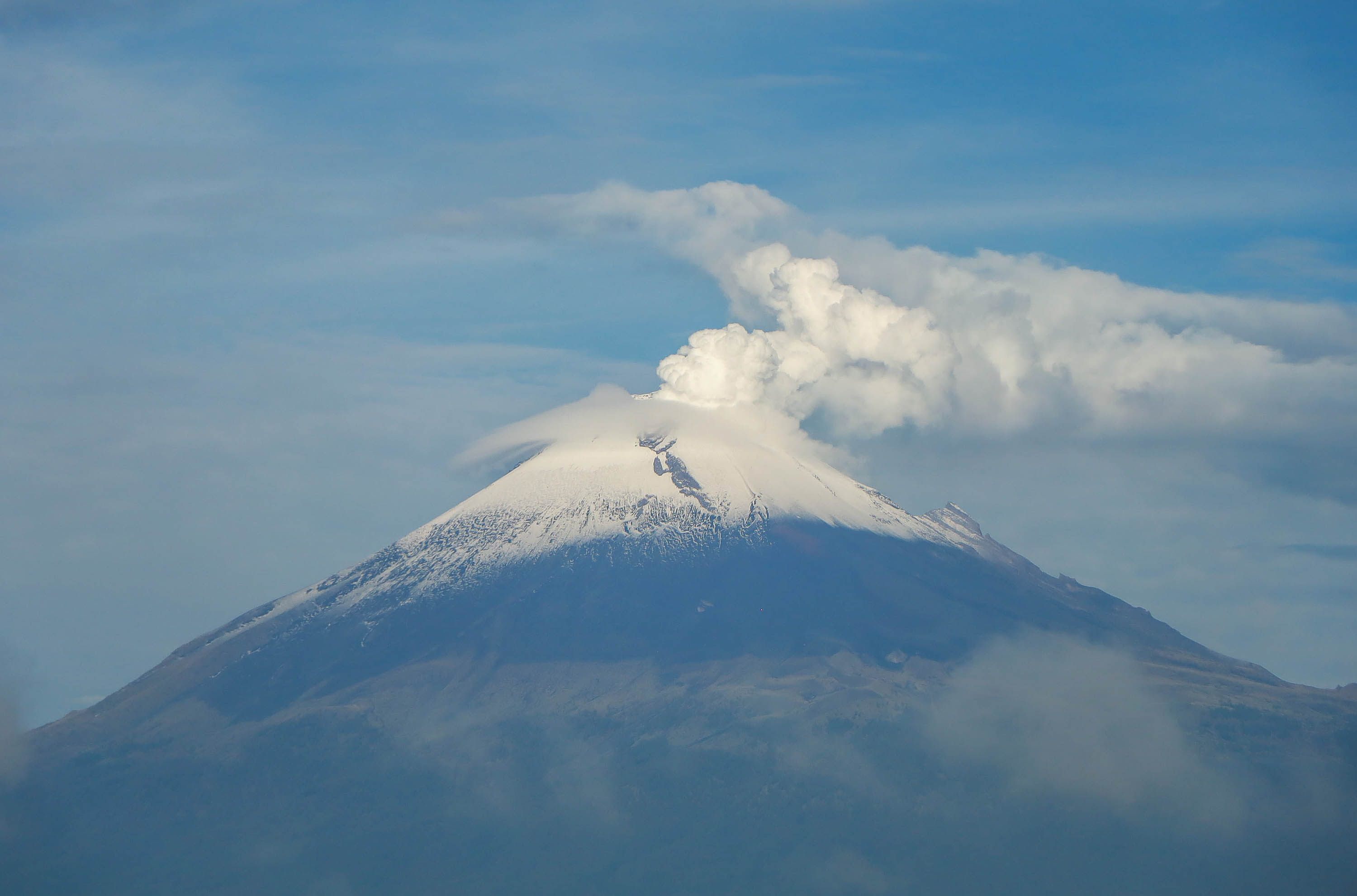 El Popocatépetl registra 30 exhalaciones de baja intensidad