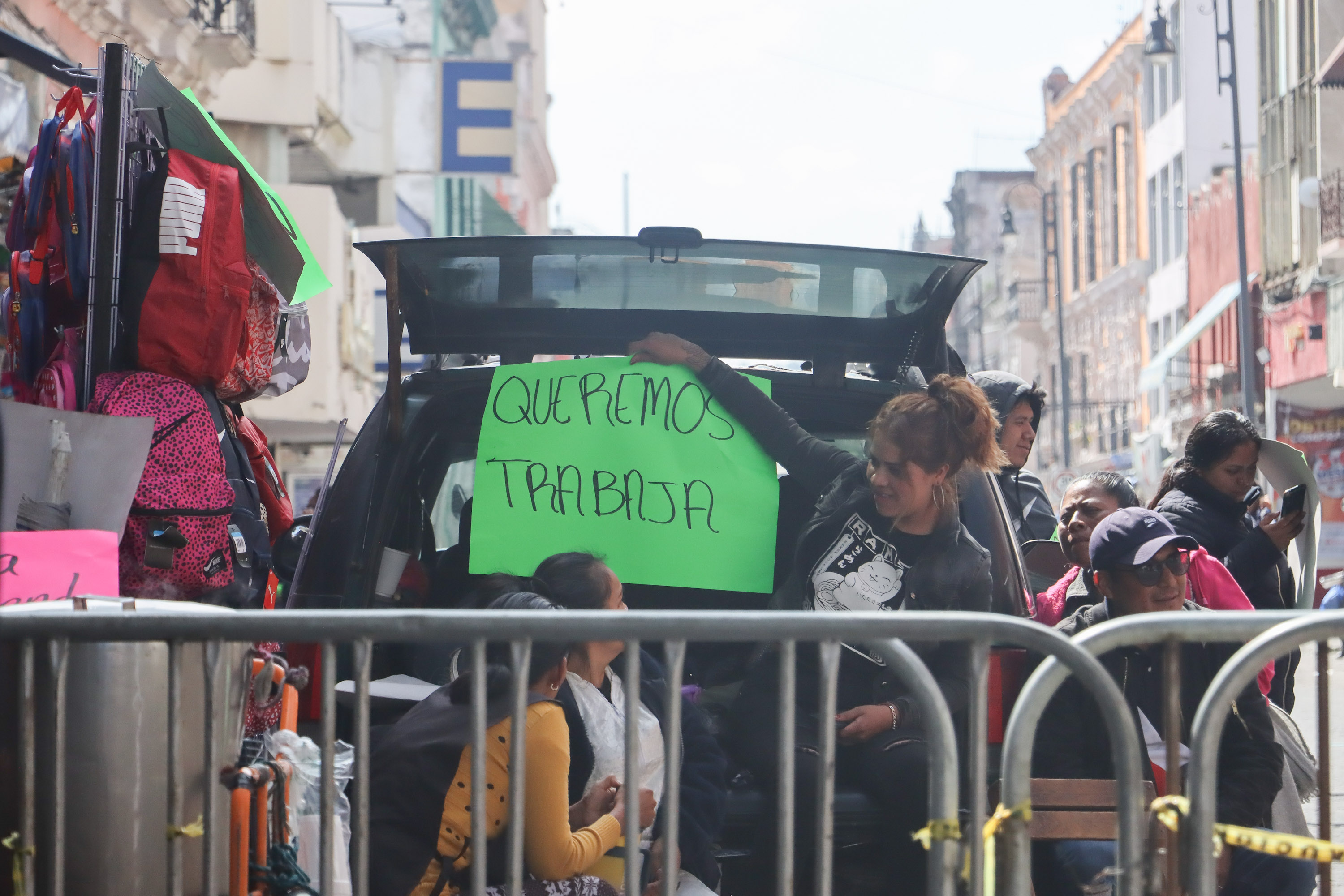 Ambulantes insisten en poder vender en Puebla tras una semana de operativo