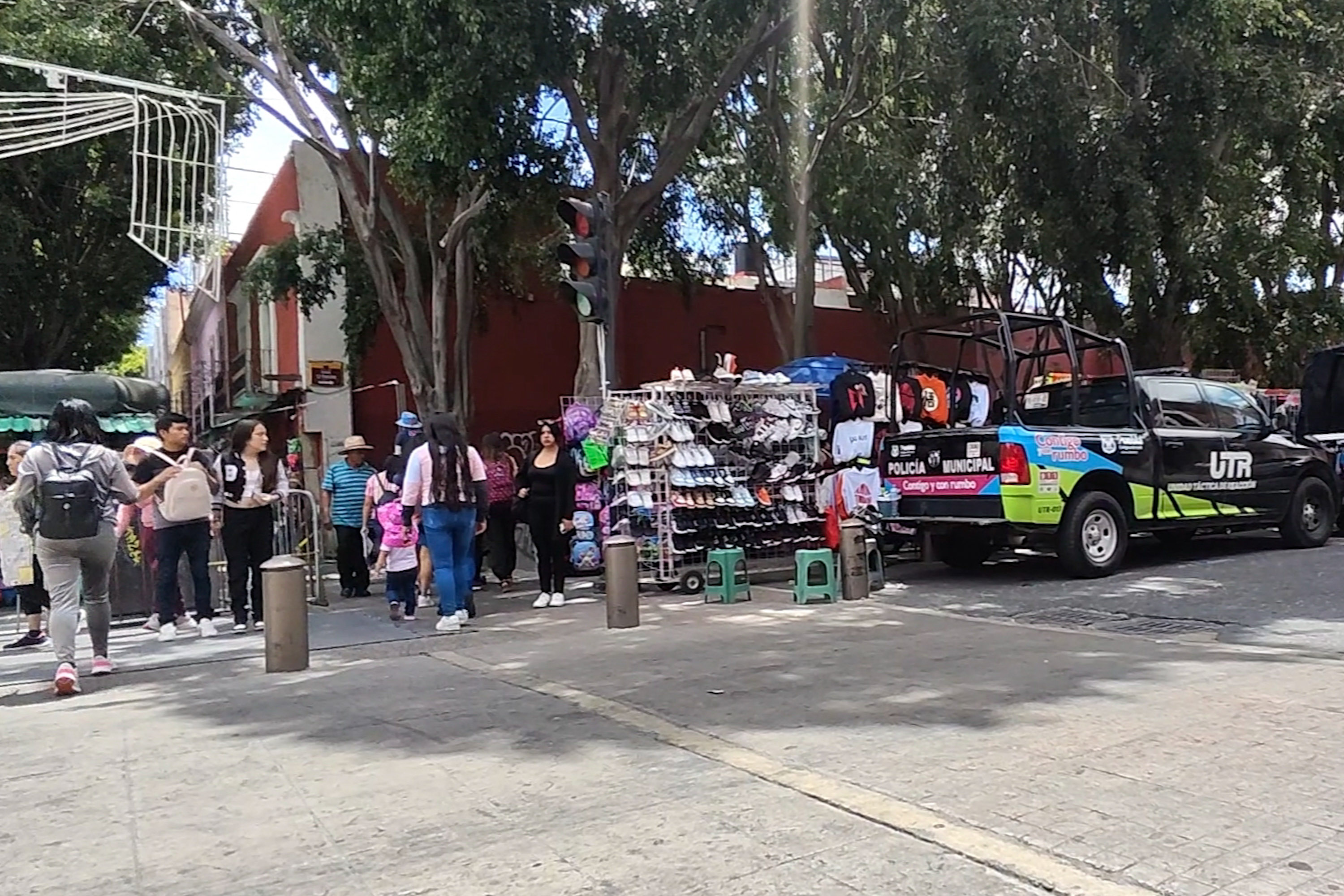 VIDEO Se mantienen ambulantes en calles del Centro Histórico de Puebla